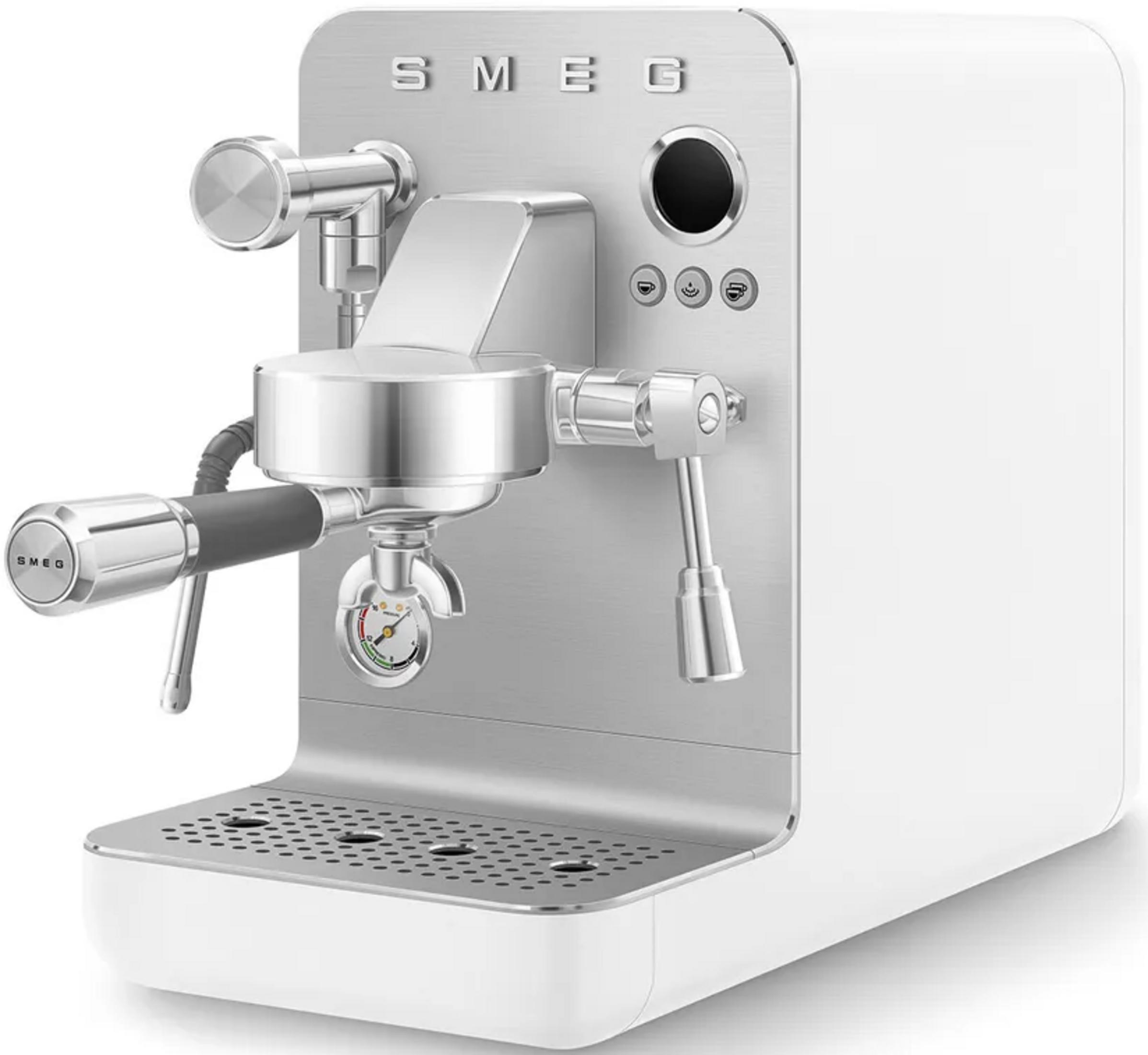 Ein weißer SMEG-Espressokocher mit Chromdetails und einem Manometer.