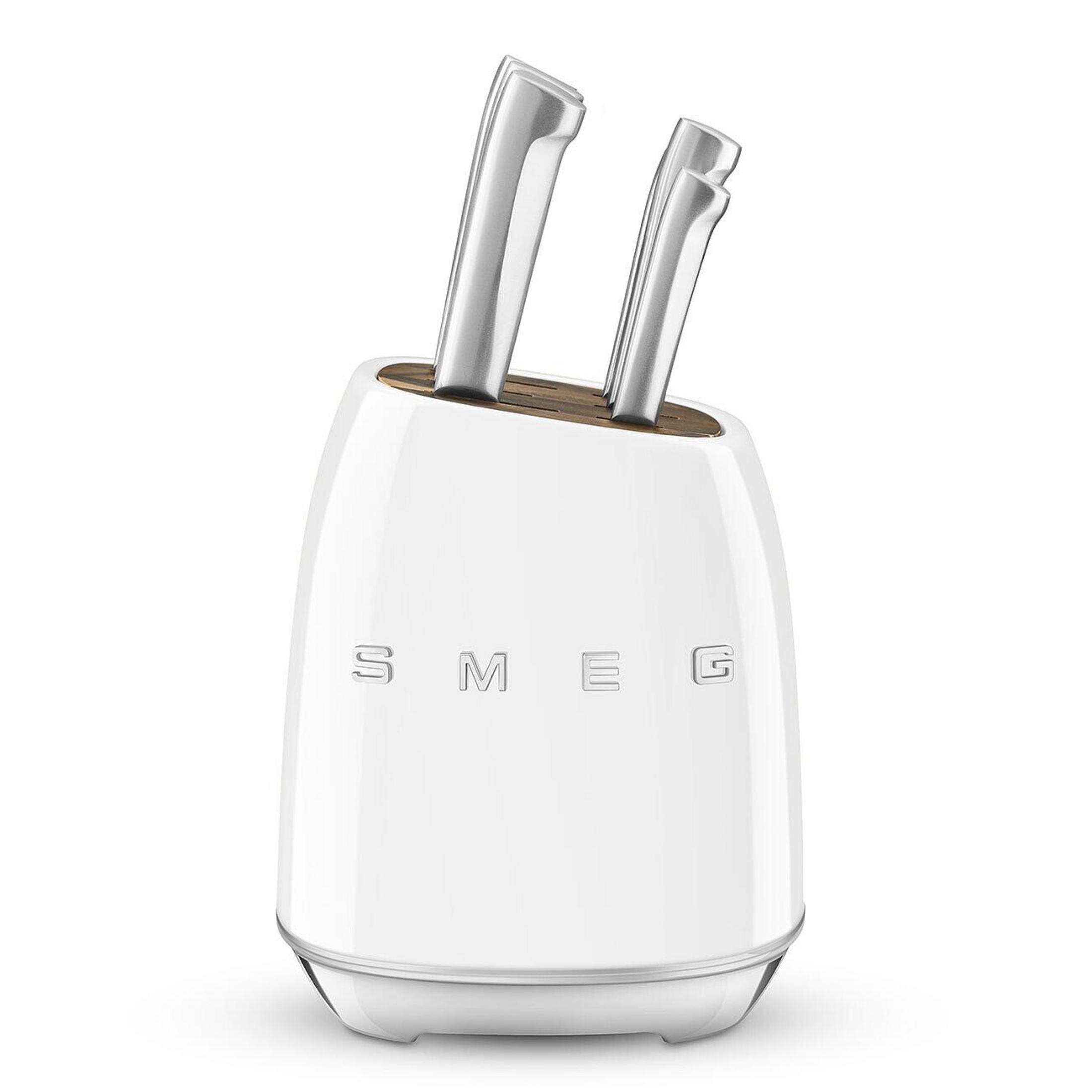 Gümüş bıçaklı beyaz bıçaklık ve SMEG logosu.