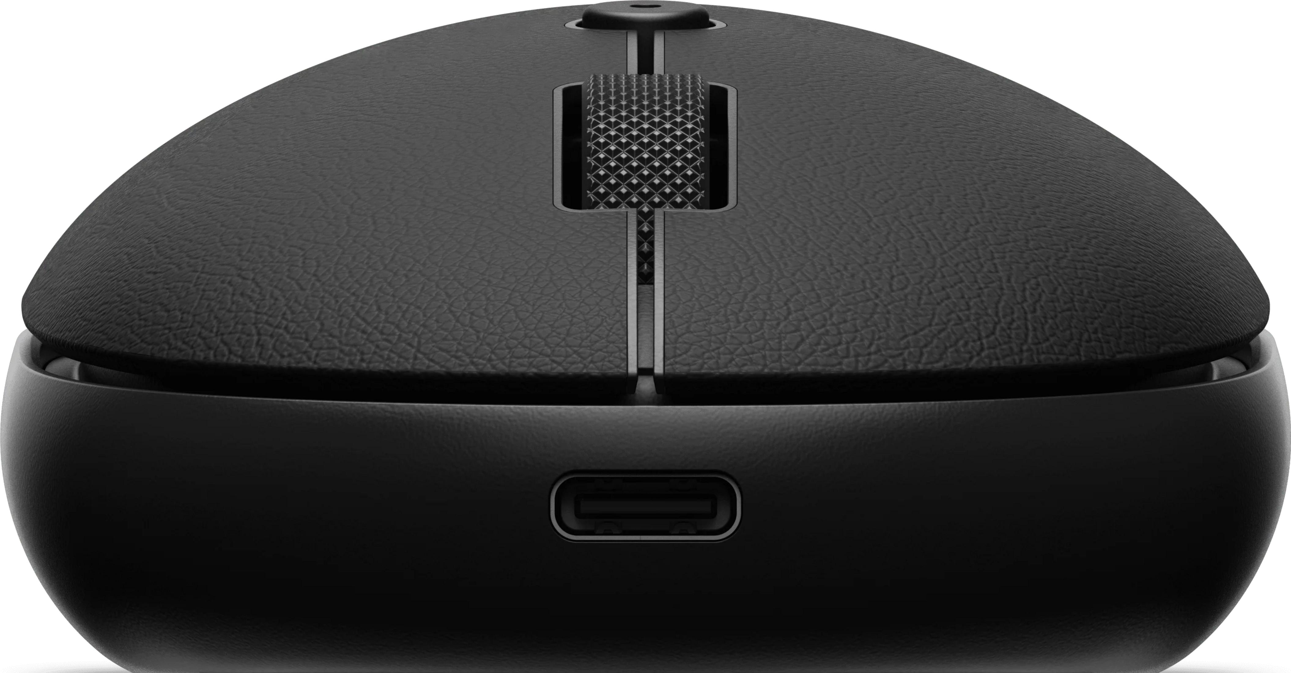 Eine Nahaufnahme einer schwarzen Computermouse mit einem USB-C-Anschluss vorne.