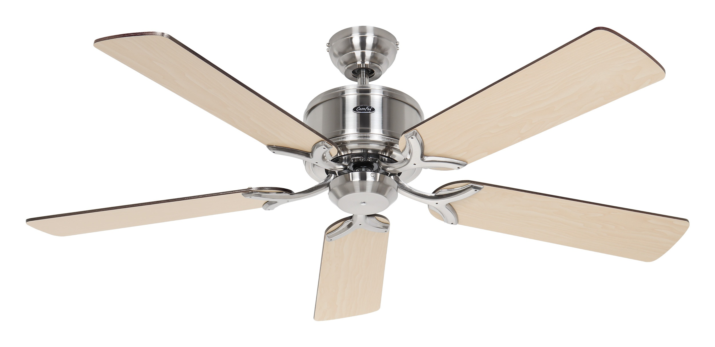 Un ventilatore da soffitto con cinque pale in legno chiaro e corpo in metallo argentato.