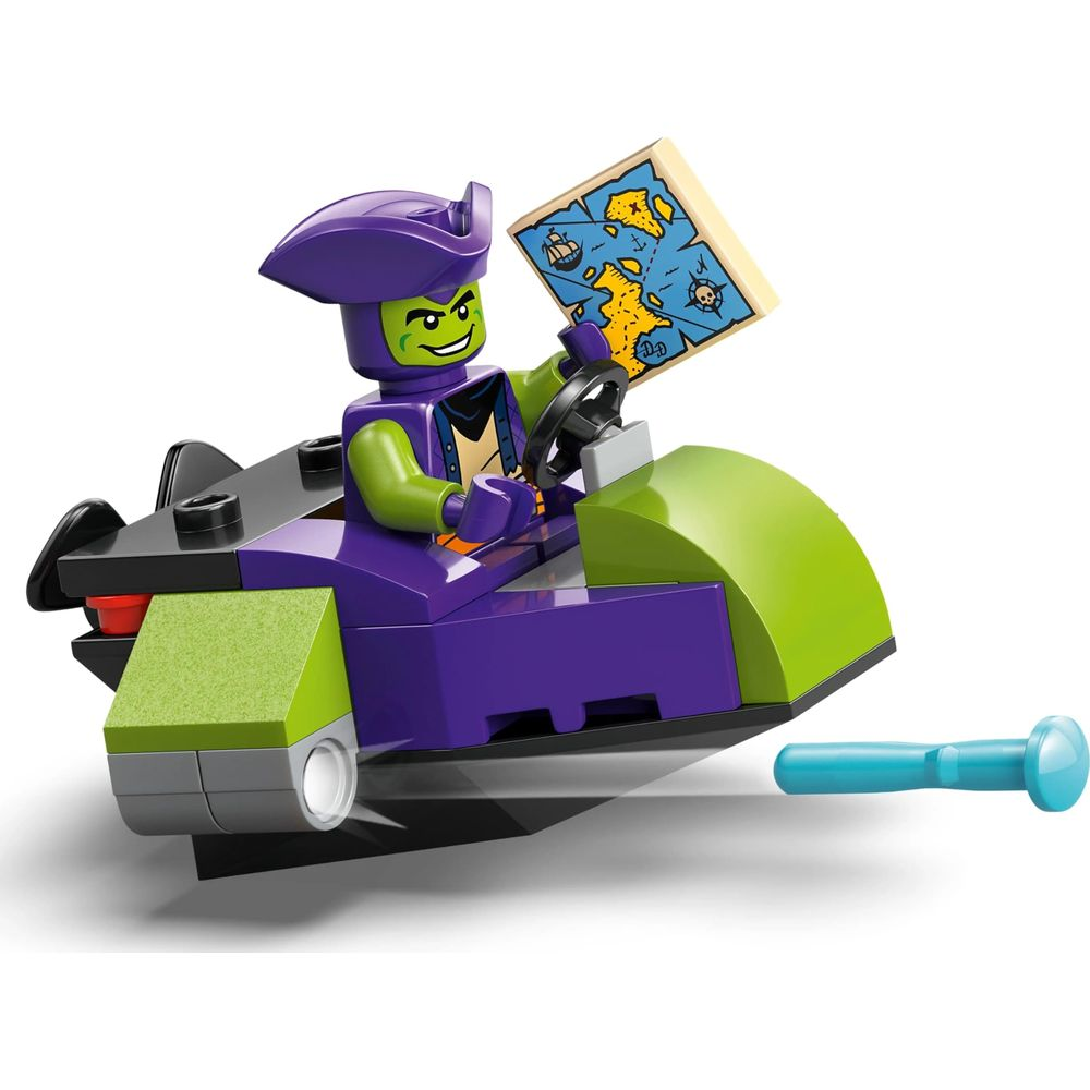 Zielony pirat Lego z mapą w fioletowej łodzi z zielonymi akcentami.