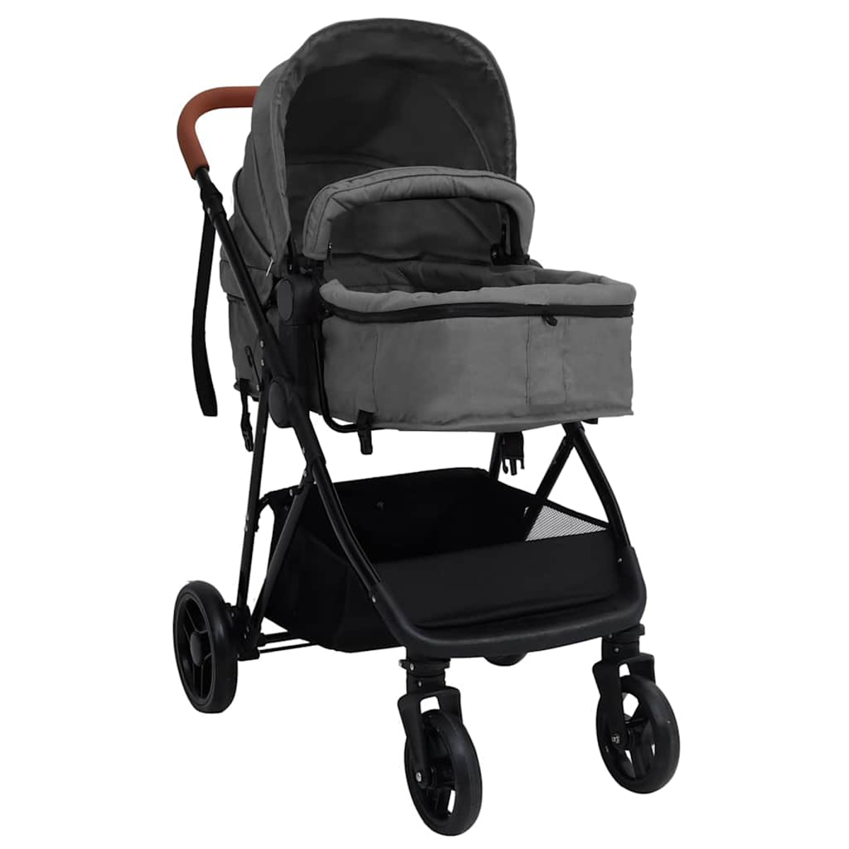 Ein grauer Kinderwagen mit braunem Griff und schwarzen Rädern auf weißem Grund.