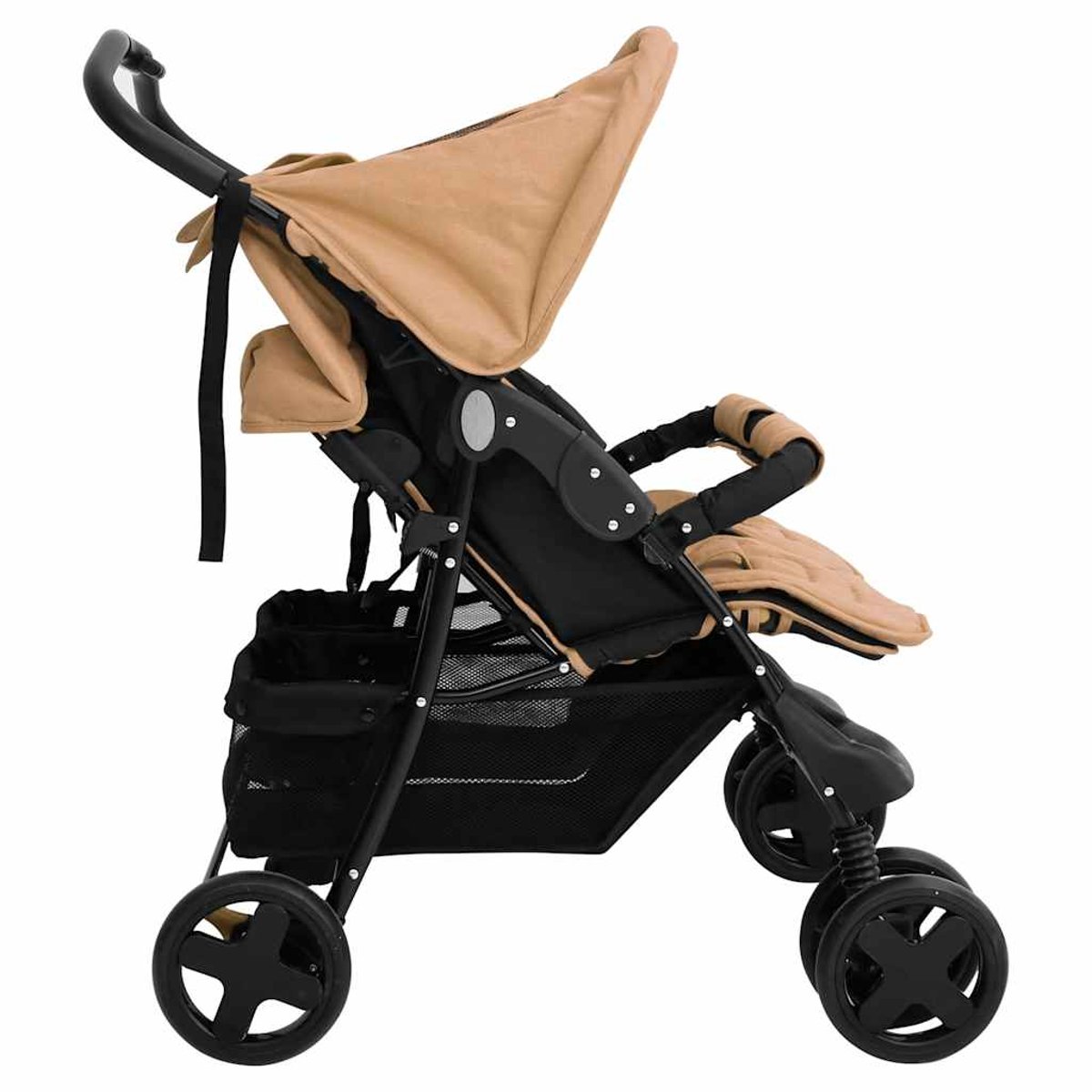 Ein beige-schwarzer Kinderwagen von der Seite vor weißem Hintergrund.