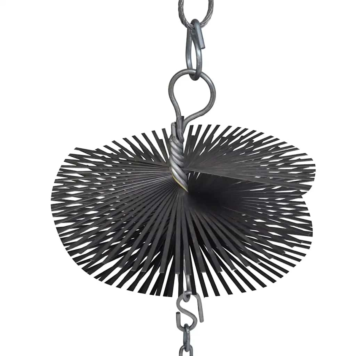 Ein runder, schwarzer Bürstenkopf hängt an einer Kette und einem Kabel.
