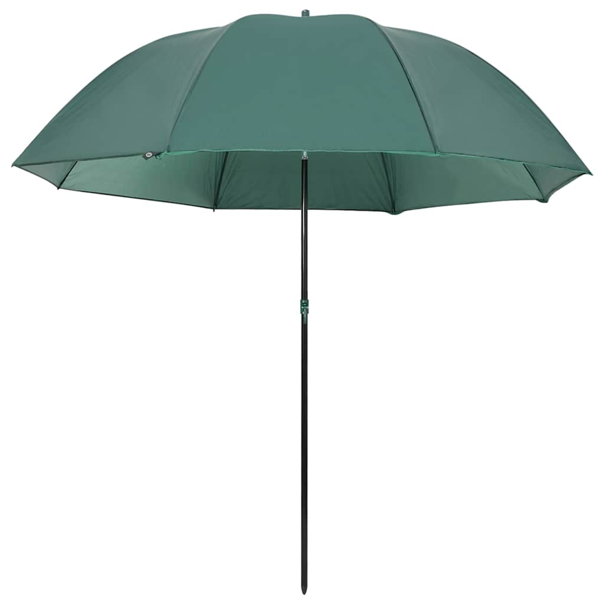 Ein dunkelgrüner Regenschirm mit schwarzem Stiel, geöffnet und auf weißem Hintergrund.