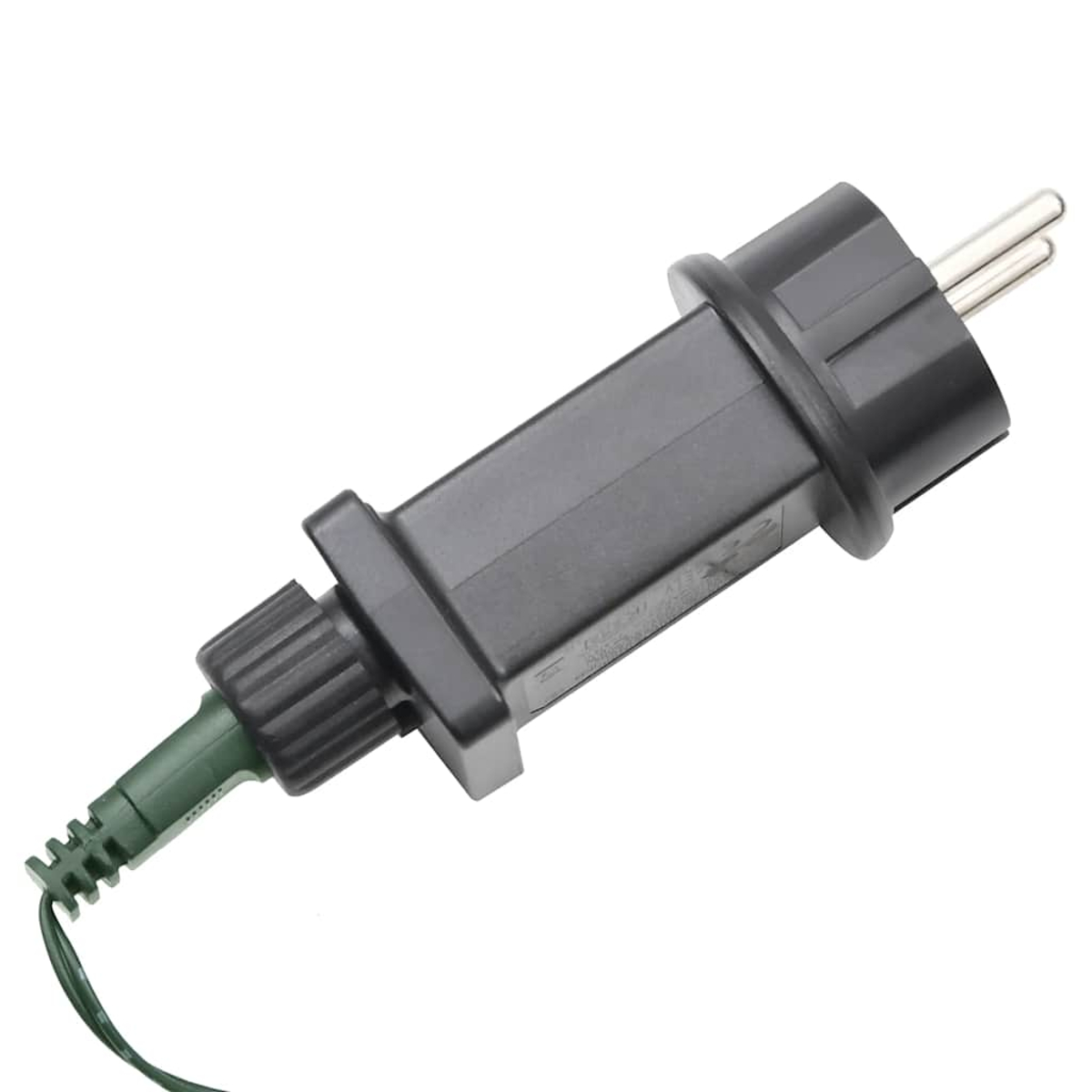Ein schwarzer Stecker mit zwei Metallstiften und einem grünen Kabel.