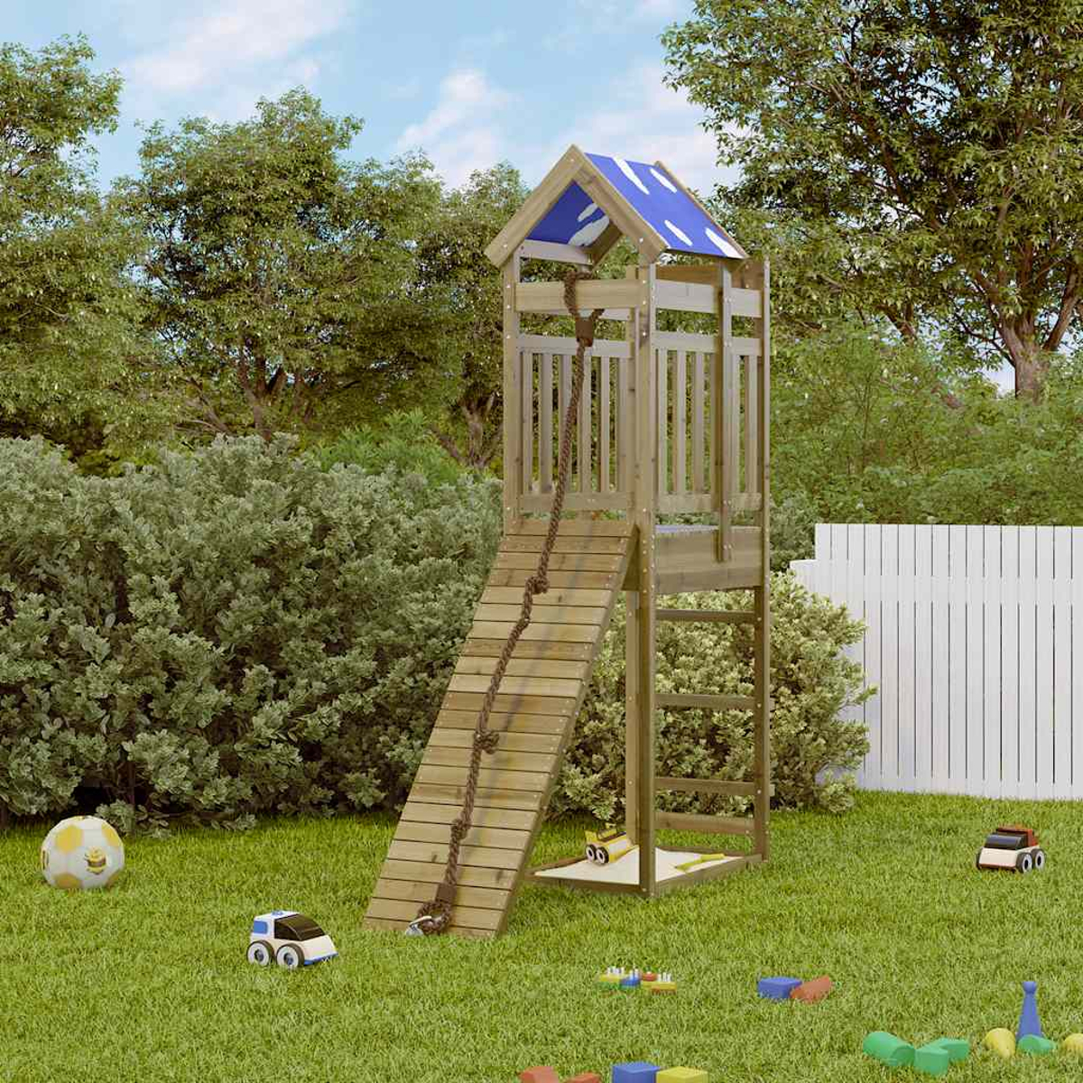 Ein hölzerner Spielturm mit Rutsche, Strickleiter und Sandkasten im Garten.