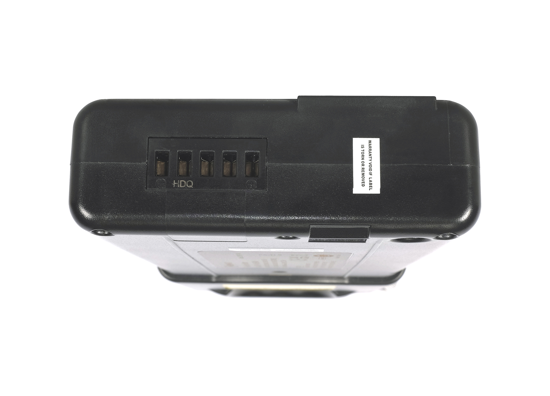 Dispositivo electrónico negro con conector HDQ y etiqueta de garantía.