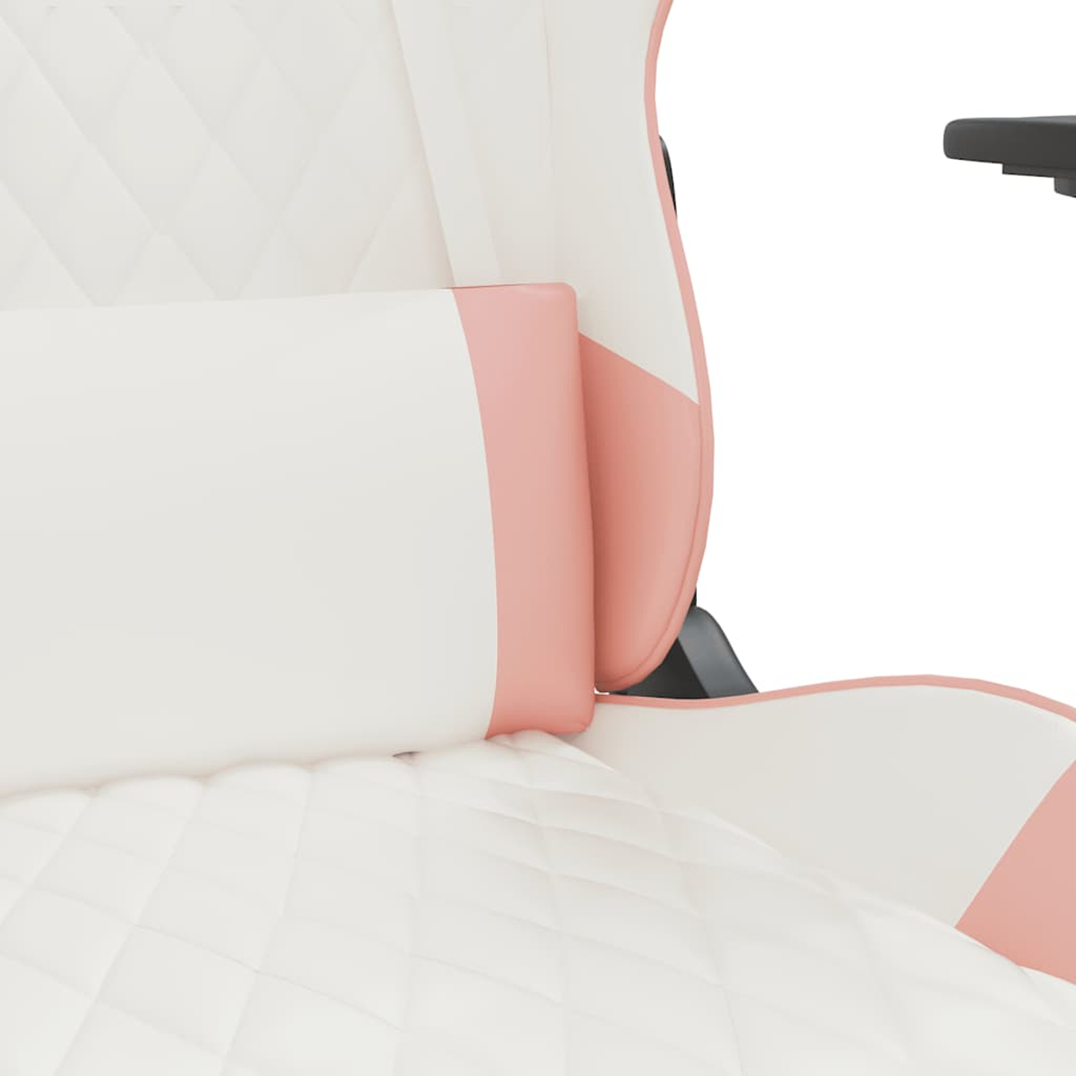 Naheinstellung eines weißen und rosa Stuhls mit Rautenmuster und Kissen.
