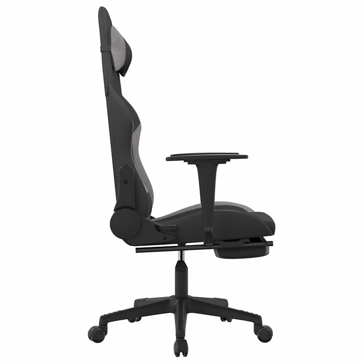 Schwarzer Gaming-Stuhl mit verstellbarer Rückenlehne, Armlehnen und ausziehbarer Fußstütze.