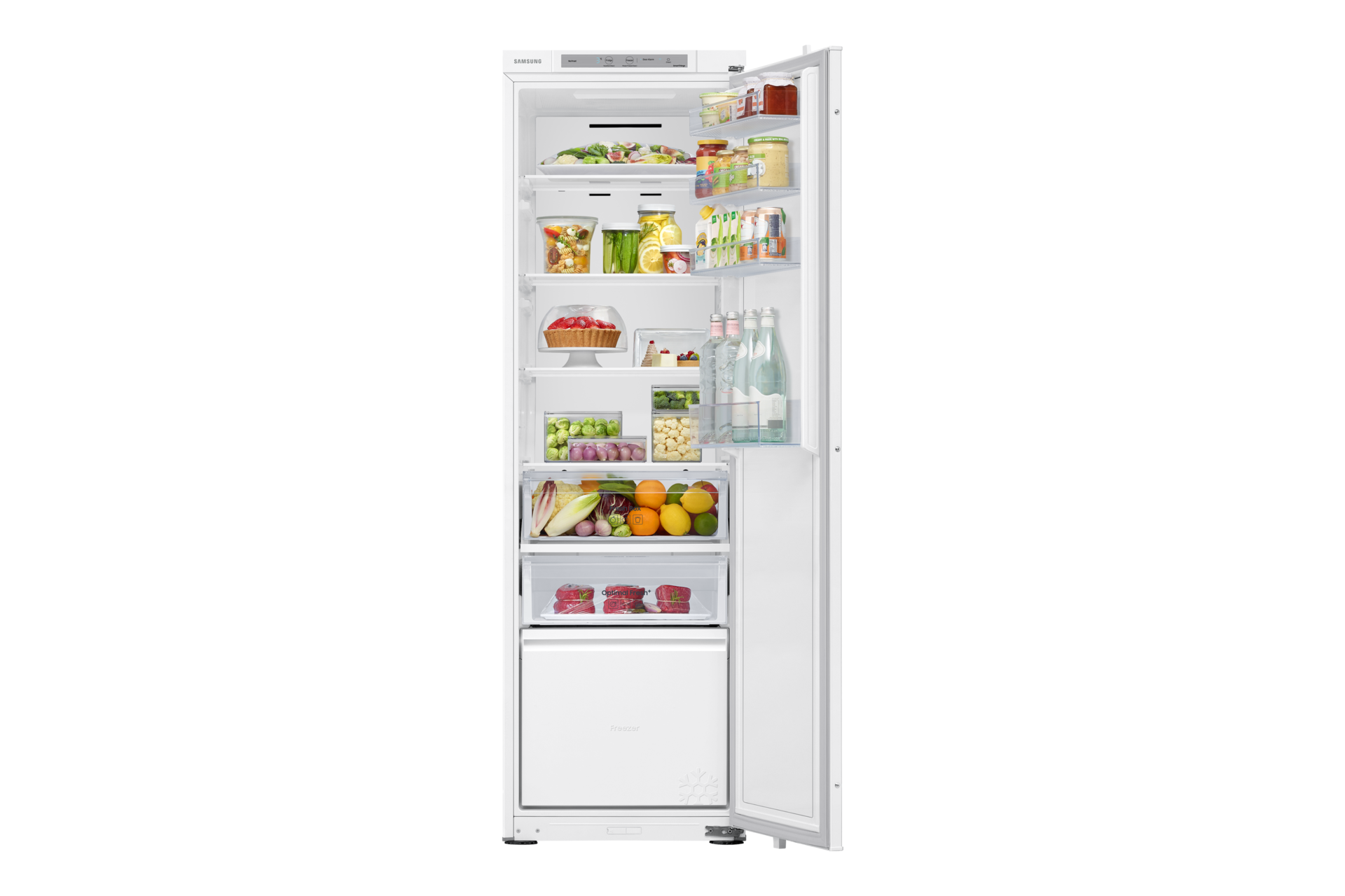 Ein offener Kühlschrank mit Lebensmitteln und Getränken auf mehreren Ebenen.