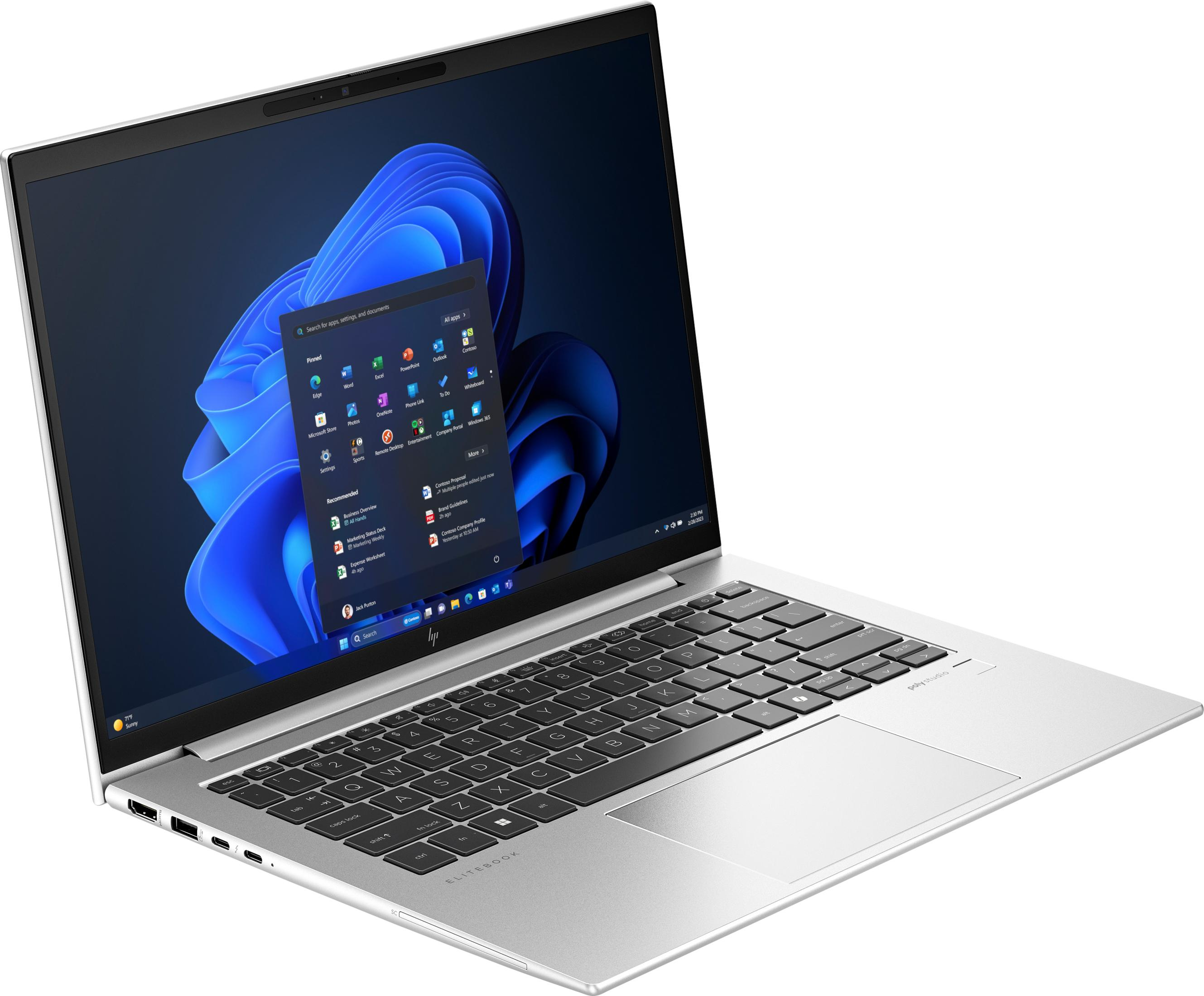 Silberner Laptop mit Windows 11-Startmenü, Tastatur und Touchpad.
