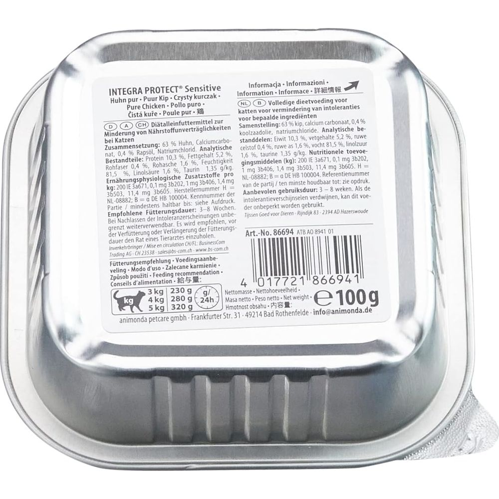 Opakowanie karmy dla psów z informacjami o wartościach odżywczych i kodem kreskowym.