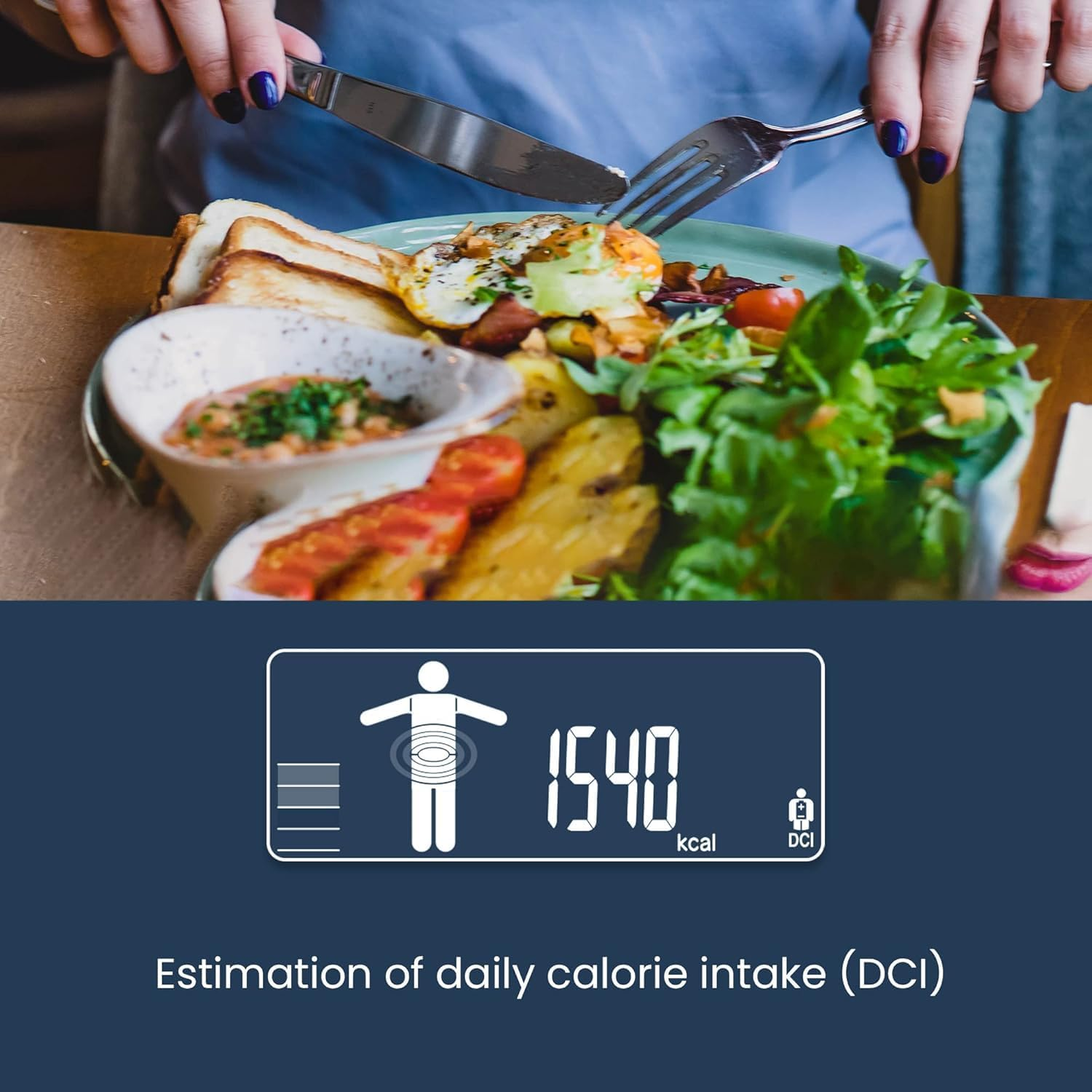 Ontbijt met toast, gebakken ei, spek en salade. Calorieteller toont 1540 kcal.