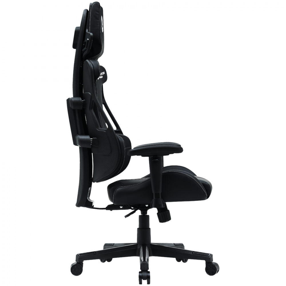 Czarny fotel gamingowy z wysokim oparciem, regulowanymi podłokietnikami i kołami.
