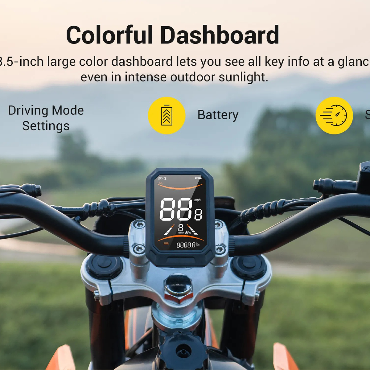 Kokpit motocykla z cyfrowym wyświetlaczem pokazującym prędkość i baterię.