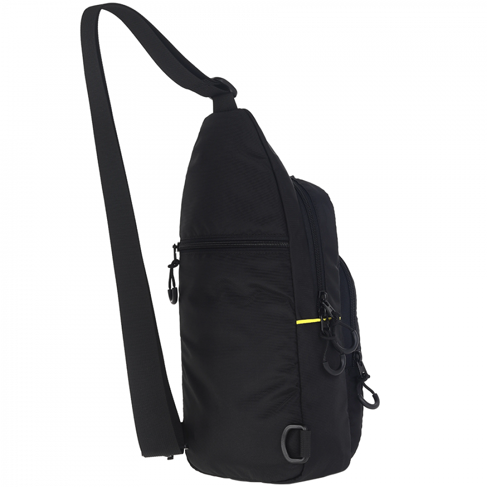 Czarna torba na ramię z regulowanym paskiem i zapinanymi na zamek przegrodami.