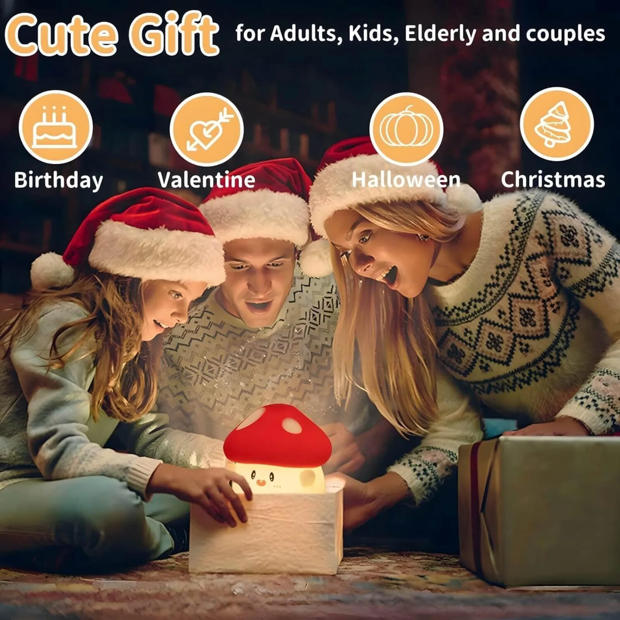 Familie öffnet ein Pilzlicht-Geschenk und trägt Weihnachtsmützen.