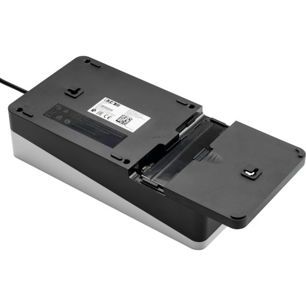 Ein schwarzes elektronisches Gerät mit geöffnetem Fach auf weißem Hintergrund.
