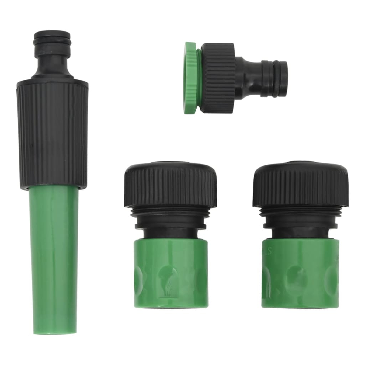 Gartenschlauch-Anschlüsse: ein grüner Schlauchsprüher, ein schwarzer Adapter, zwei grüne Kupplungen.