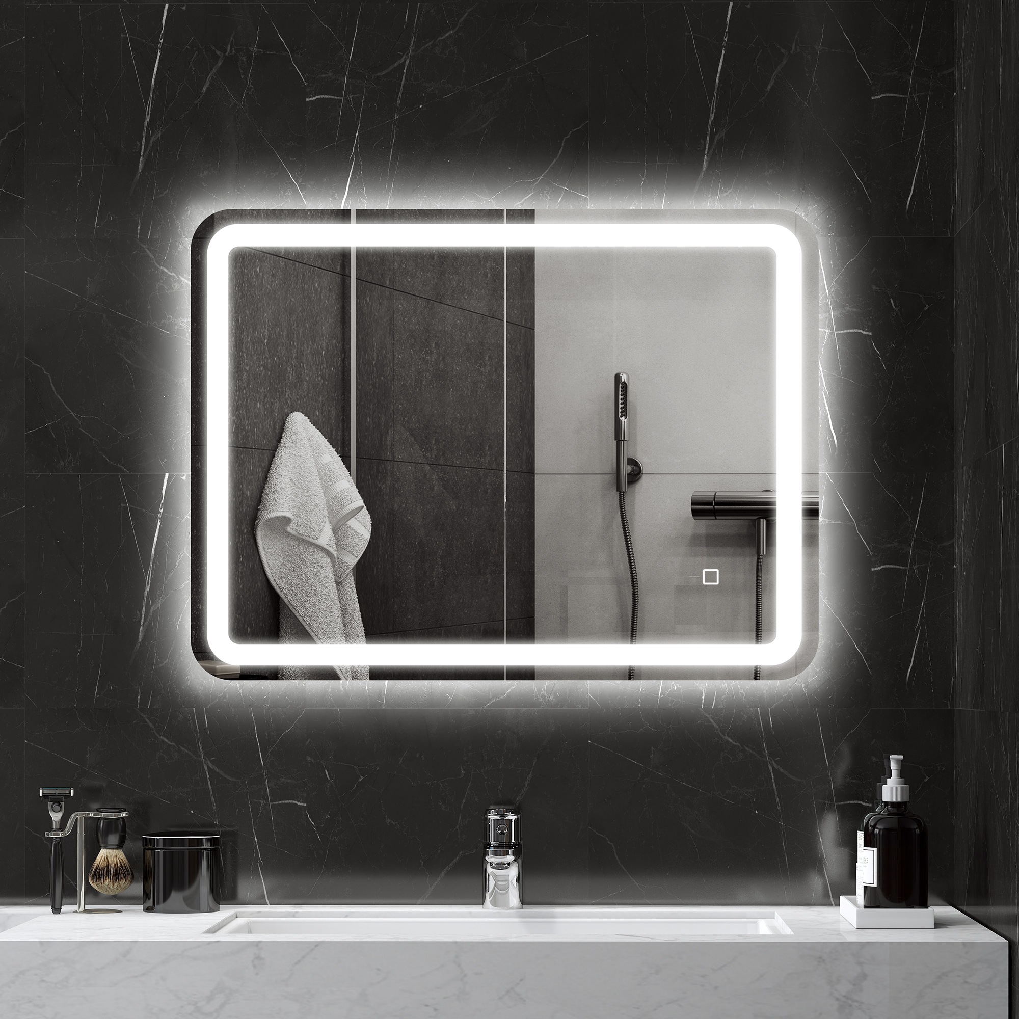 Un espejo iluminado sobre un lavabo con accesorios y utensilios de afeitado.