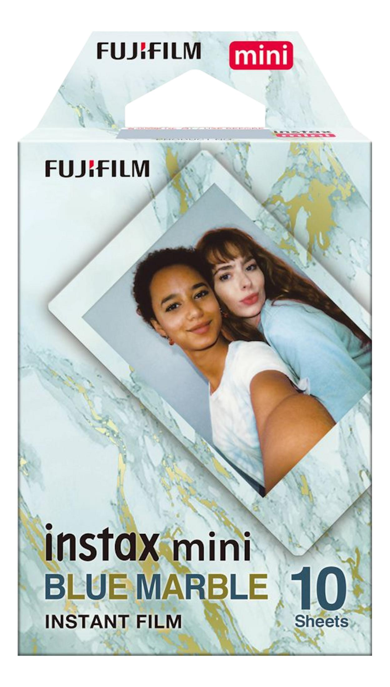 Scatola di pellicola Fujifilm Instax Mini Blue Marble con due donne in posa.