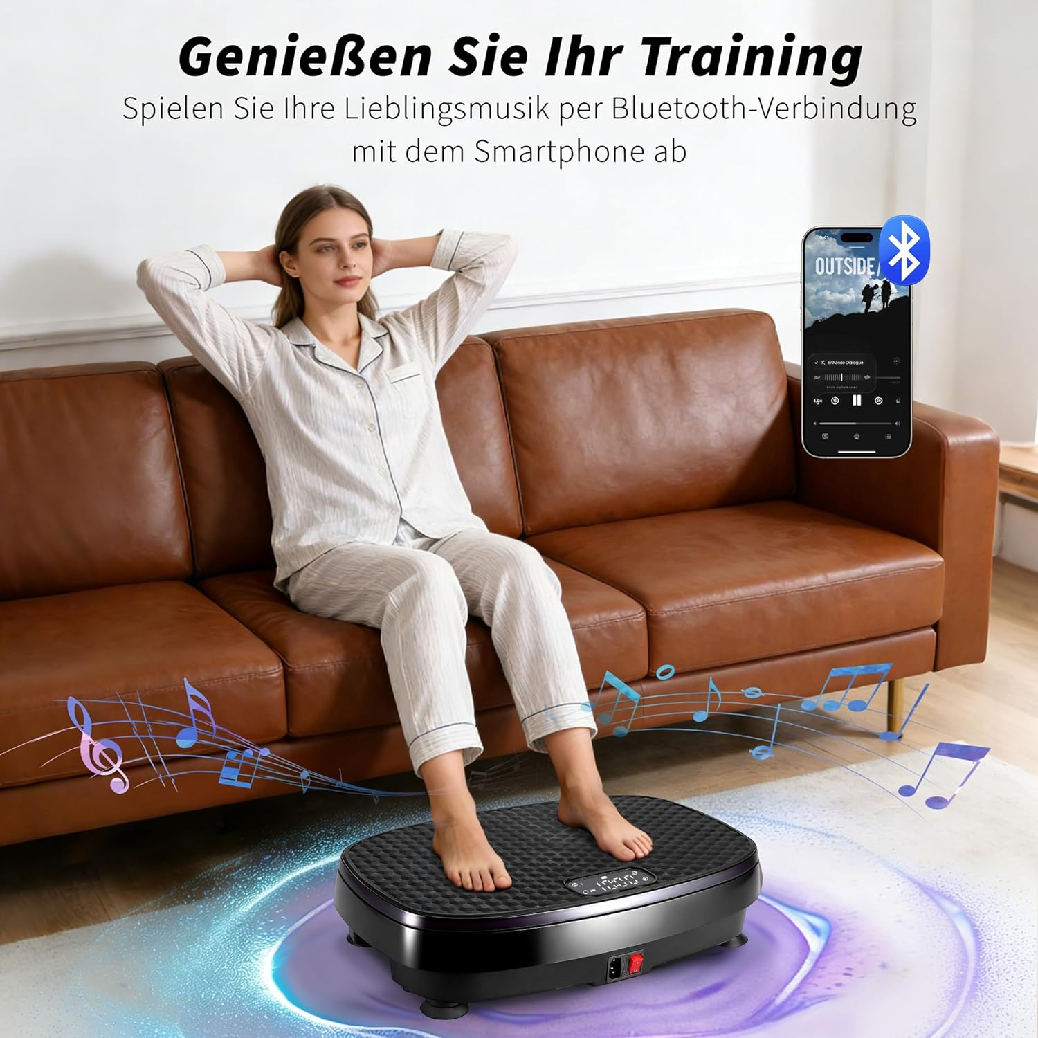 Frau auf Vibrationsplatte, Handy mit Musik und Bluetooth-Symbol.