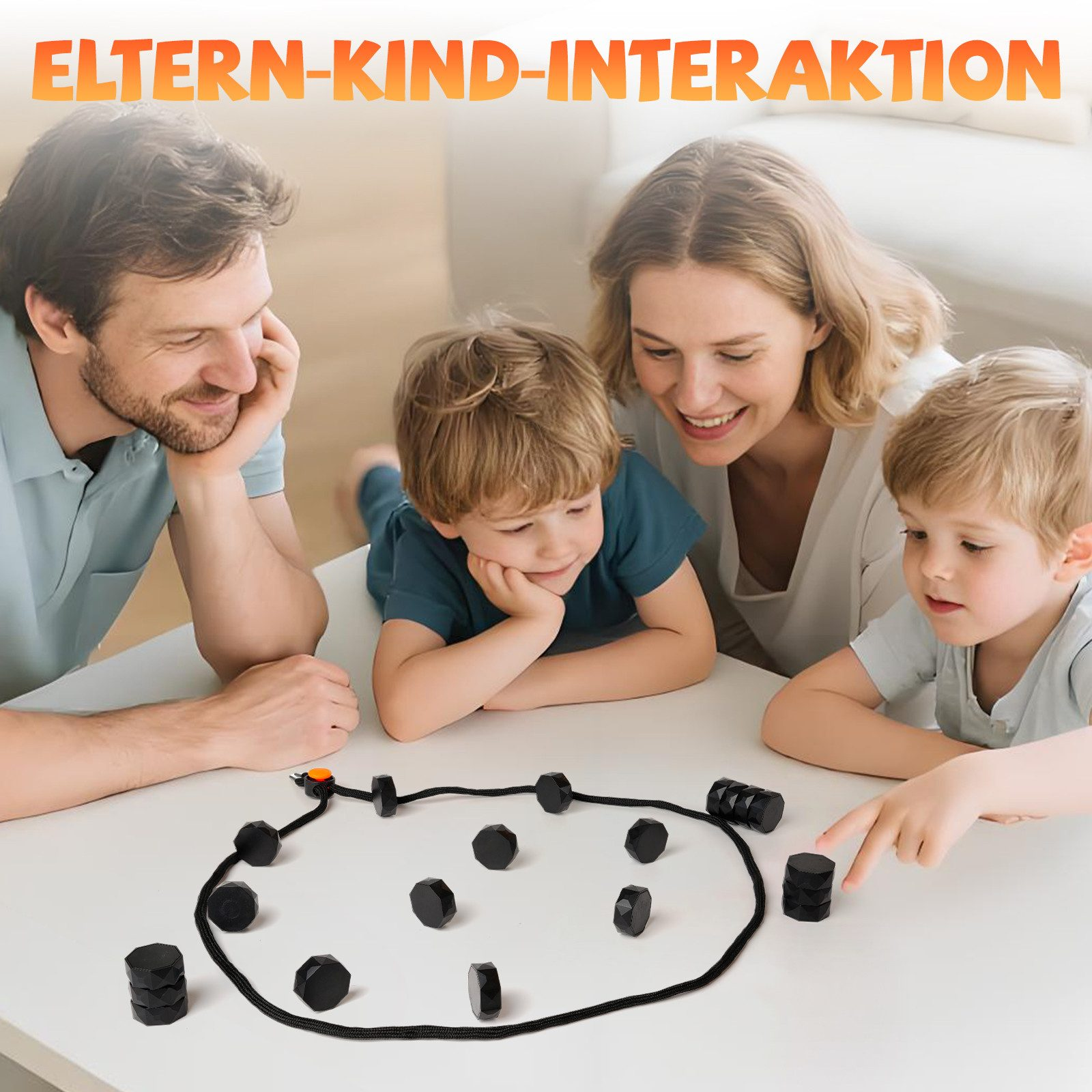 Eine Familie spielt mit schwarzen Bausteinen auf einem Tisch.