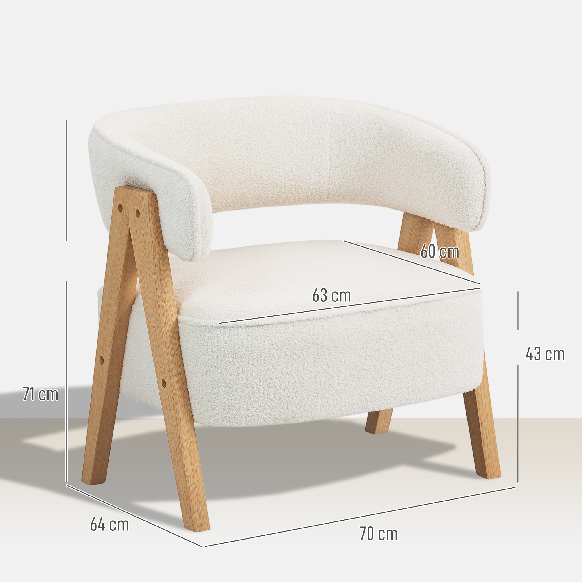 Un sillón de felpa color crema con patas de madera. Se muestran dimensiones.