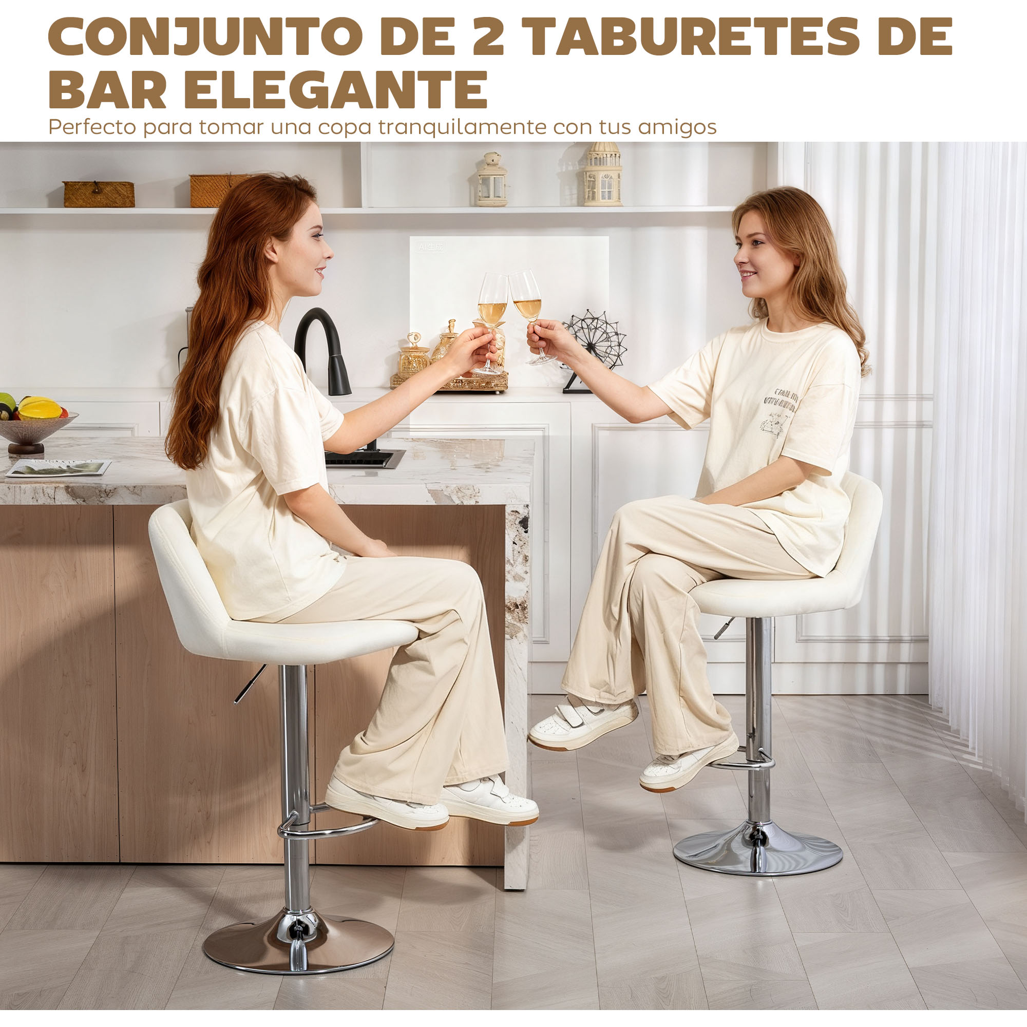 Dos mujeres brindan con vino, sentadas en taburetes blancos en una cocina.