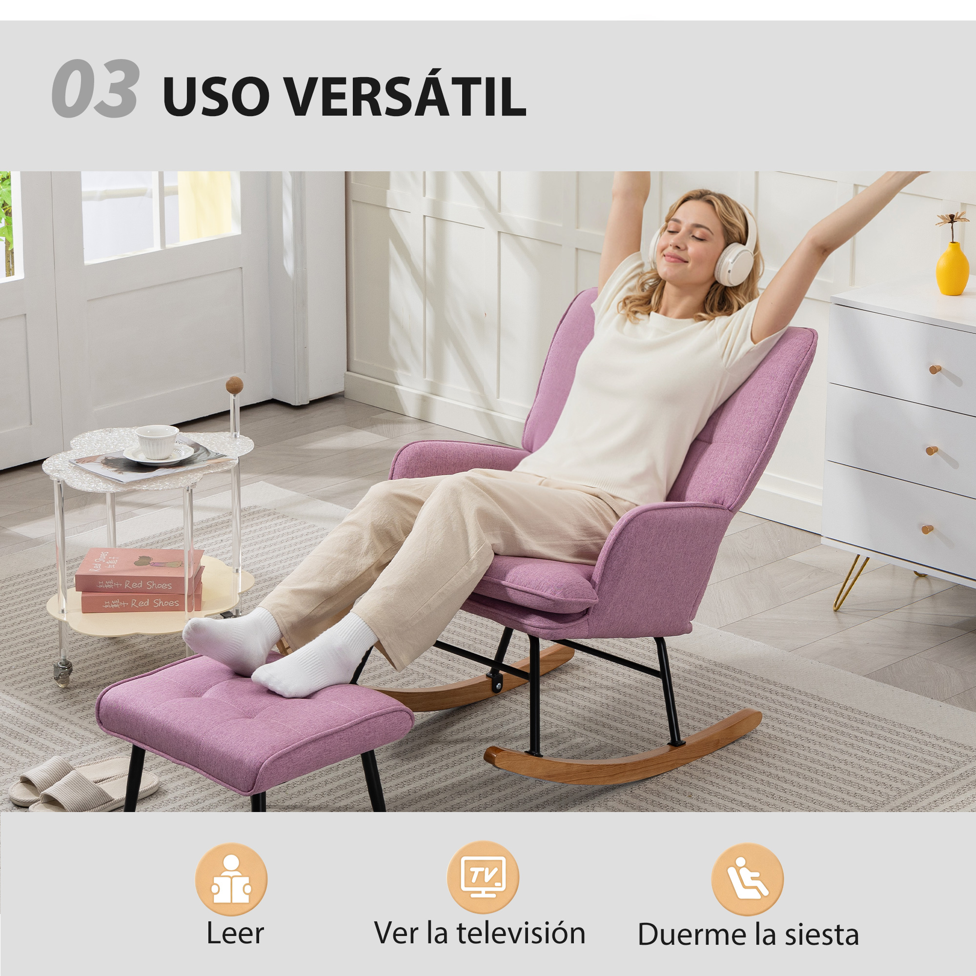 Una mujer se relaja en un sillón morado con auriculares.