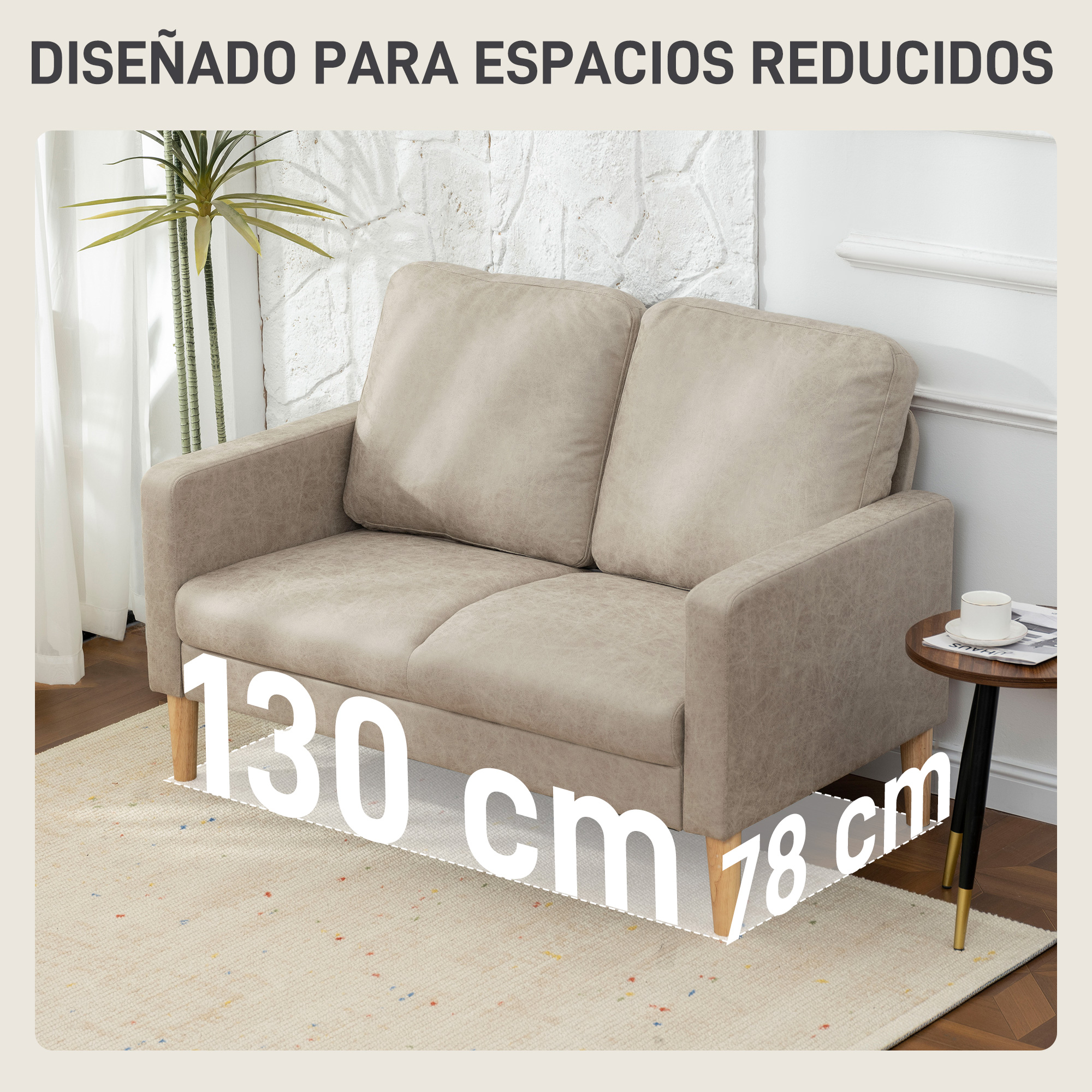 Sofá beige de dos plazas sobre alfombra, mide 130x78 cm.