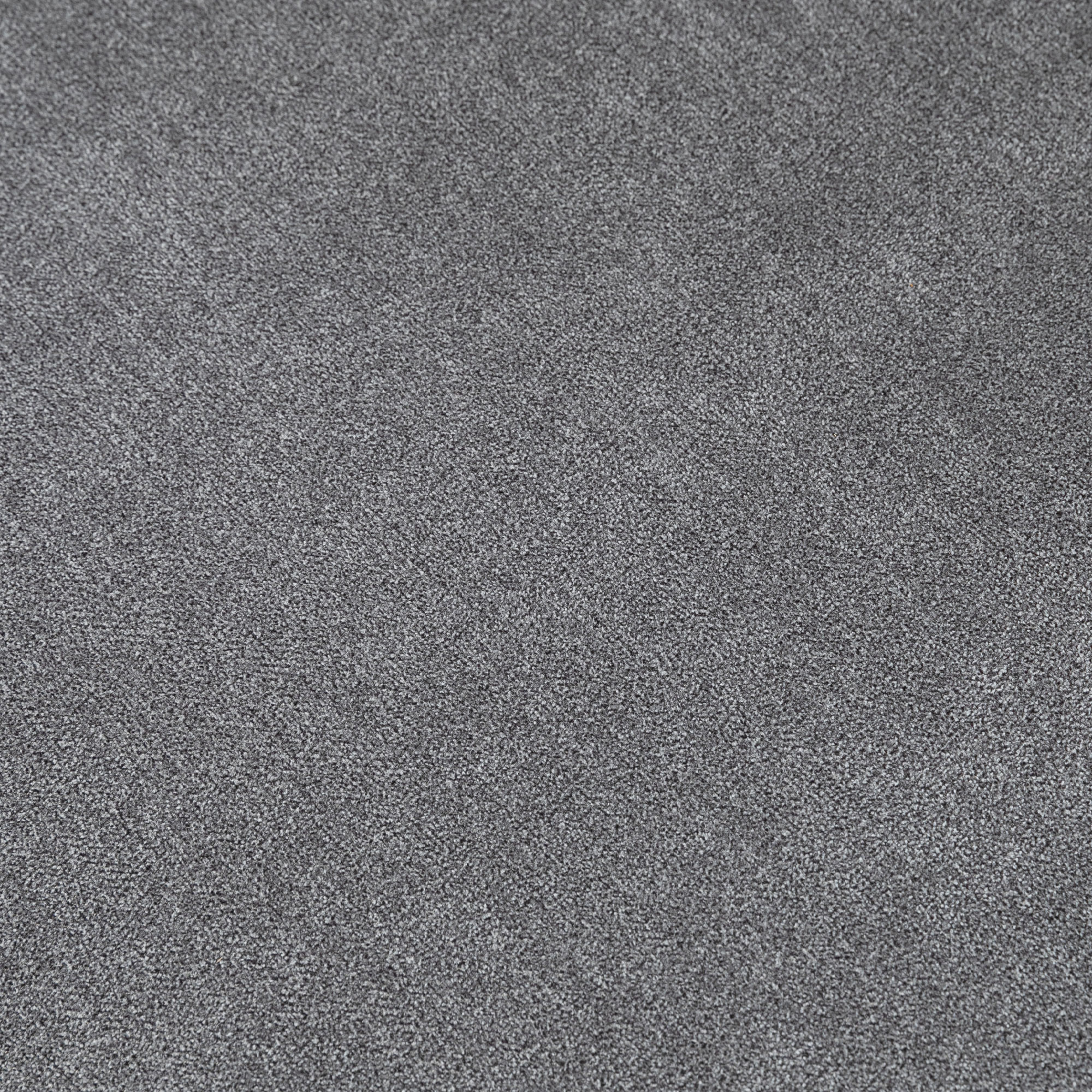 Una vista de cerca de una alfombra gris con textura fina.