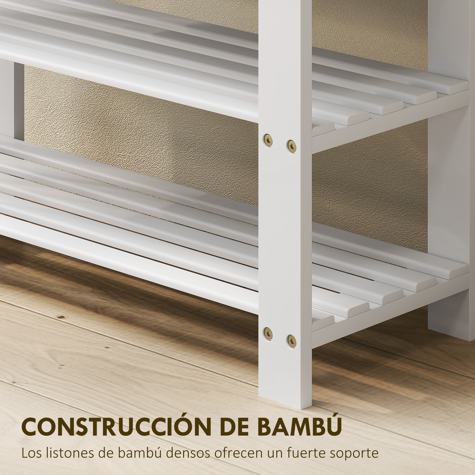 Un estante blanco de lamas de bambú está sobre un suelo de madera contra una pared texturizada.