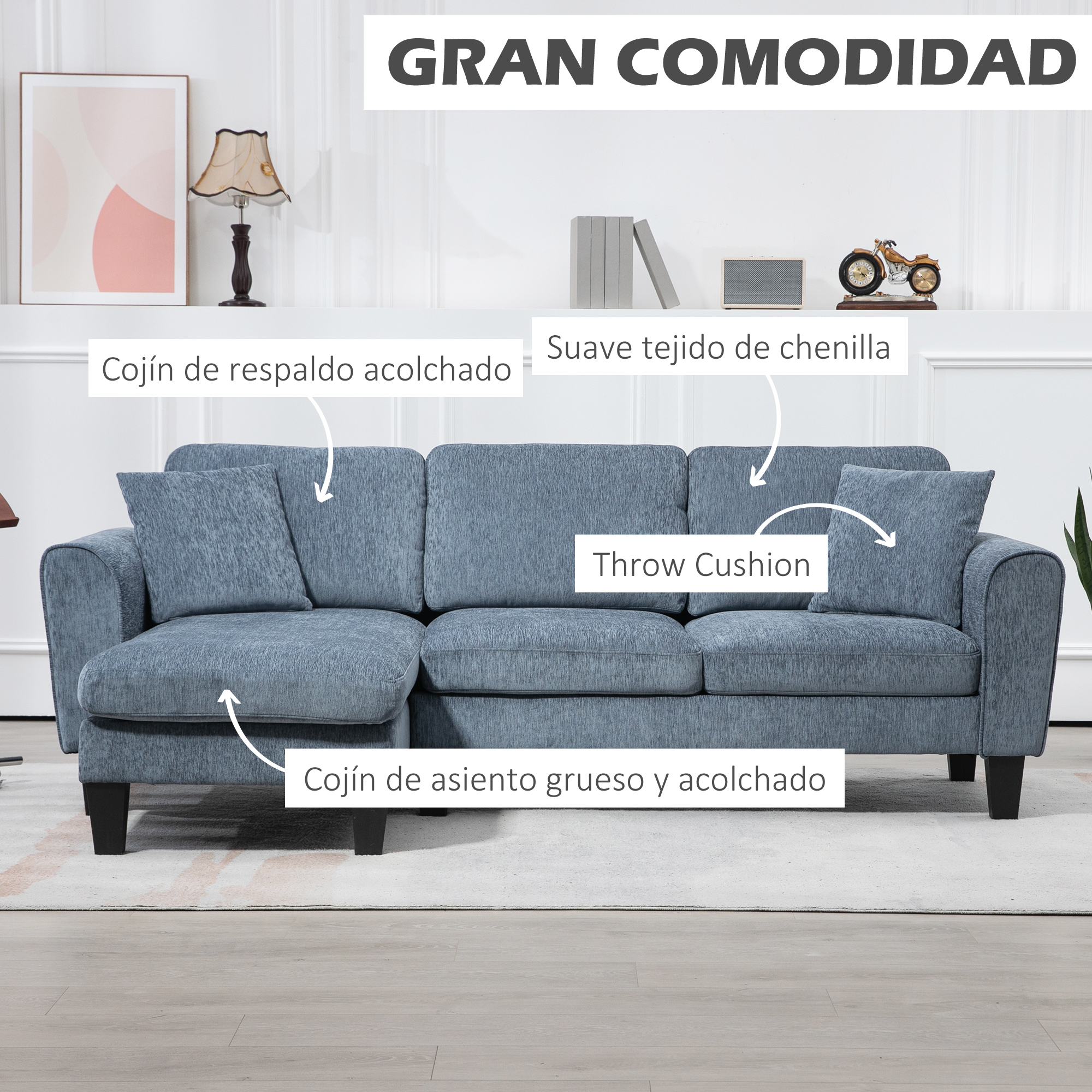 Un sofá azul de chenilla con cojines mullidos y un cojín decorativo.