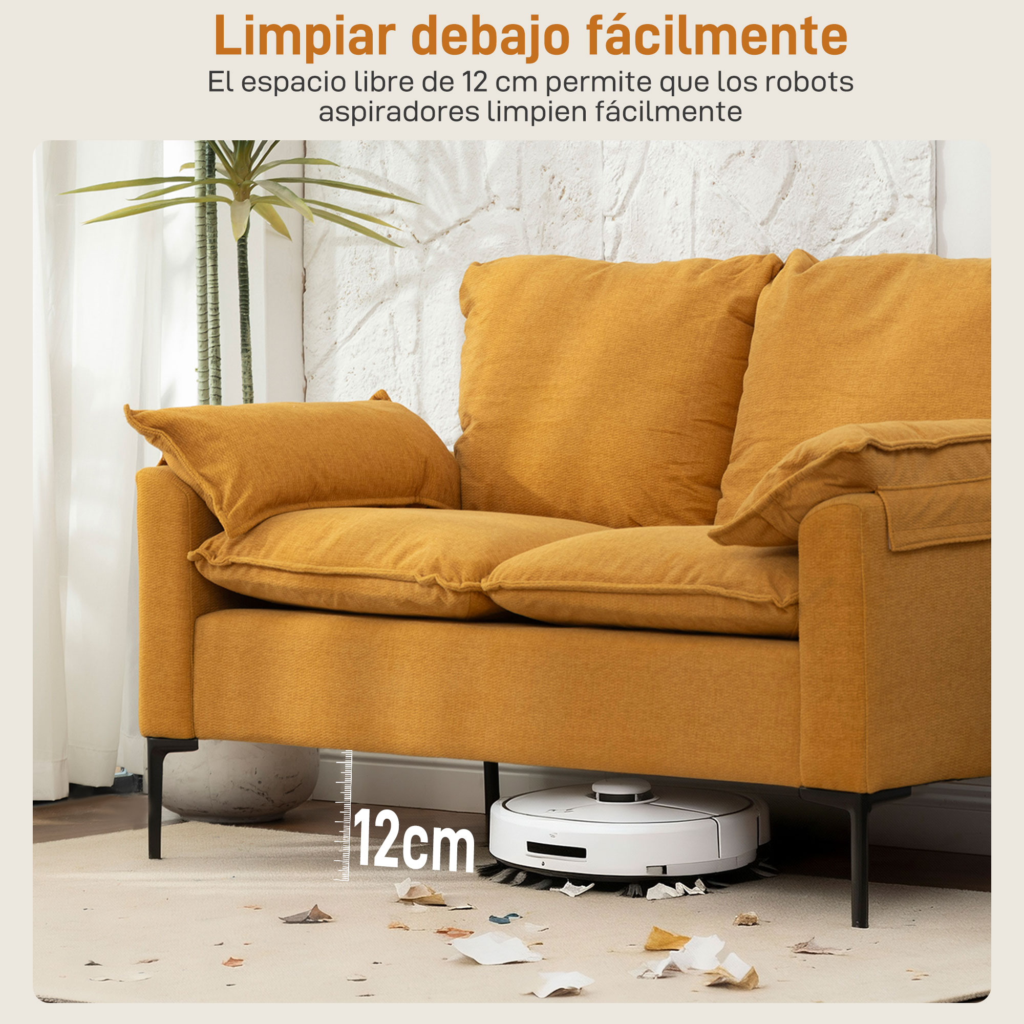 Un robot aspirador limpia debajo de un sofá amarillo con 12cm.