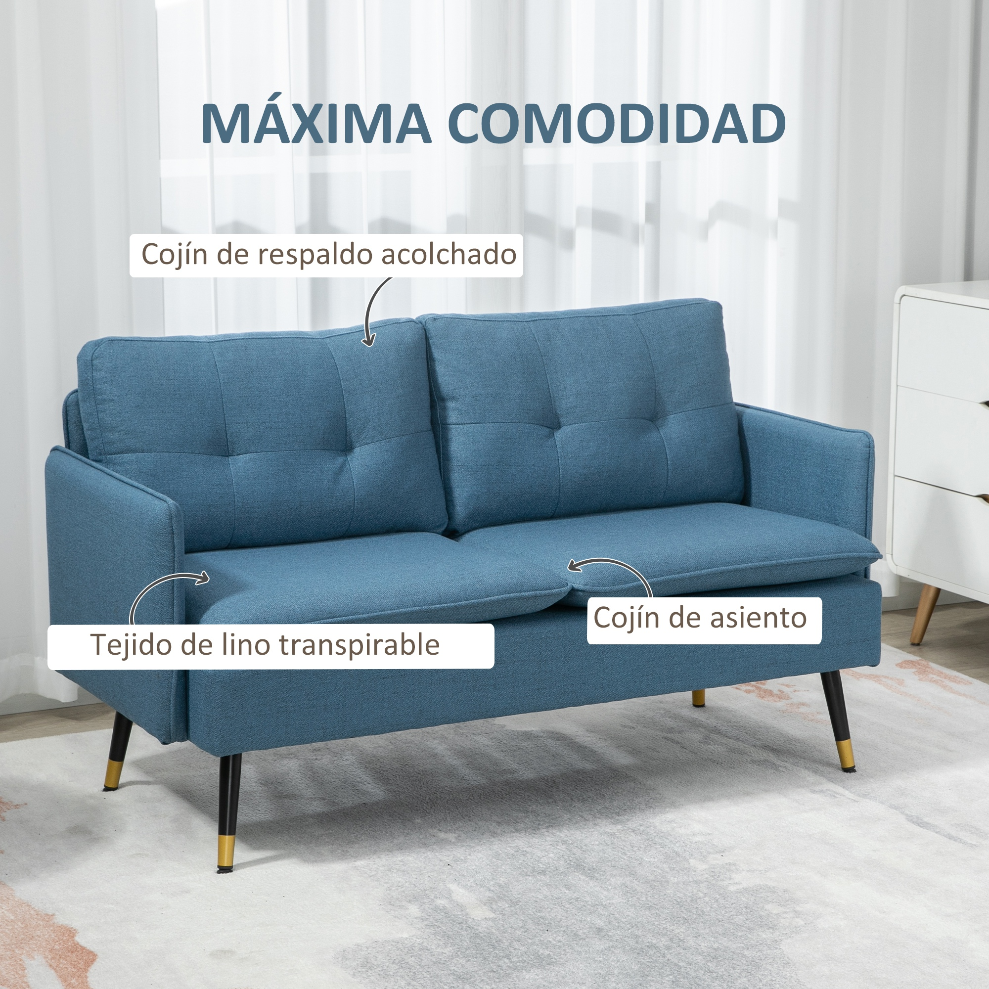 Un sofá azul de dos plazas con cojines capitoné y tapicería de tela.