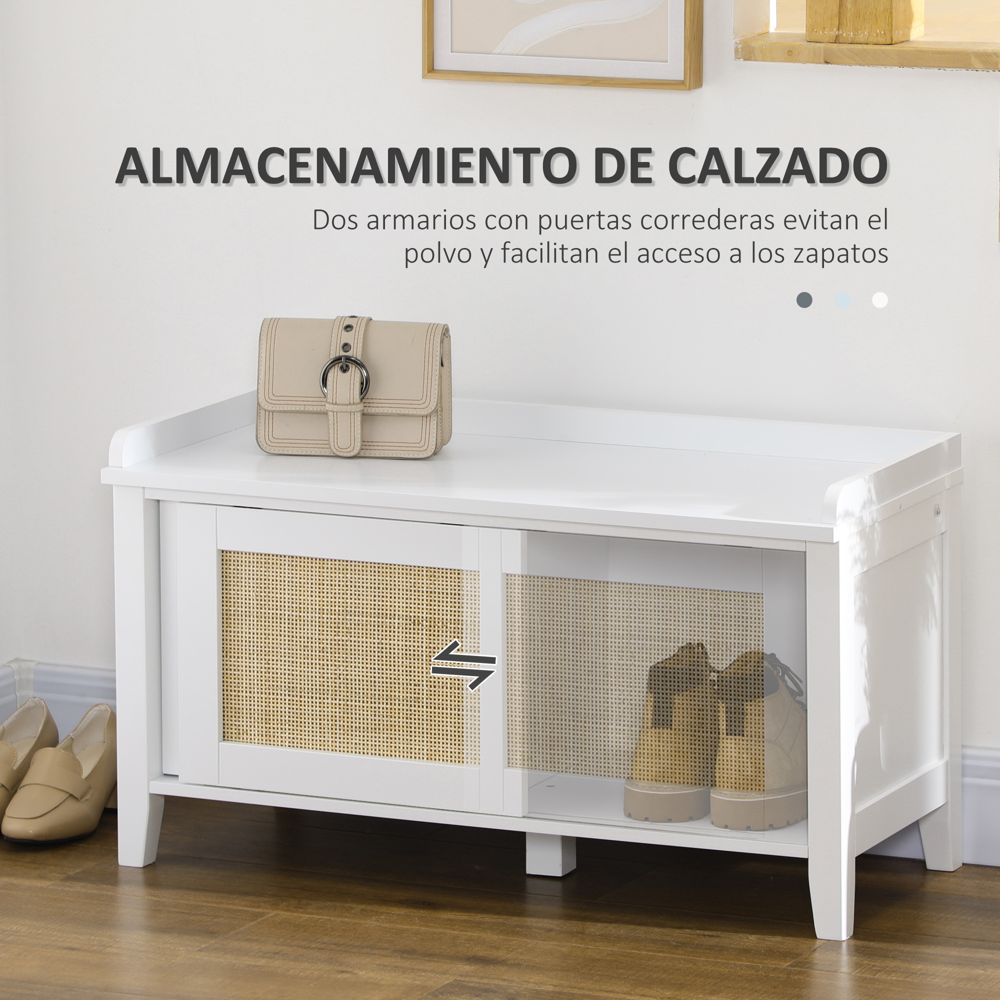 Un zapatero blanco con detalles de ratán y un bolso beige encima.