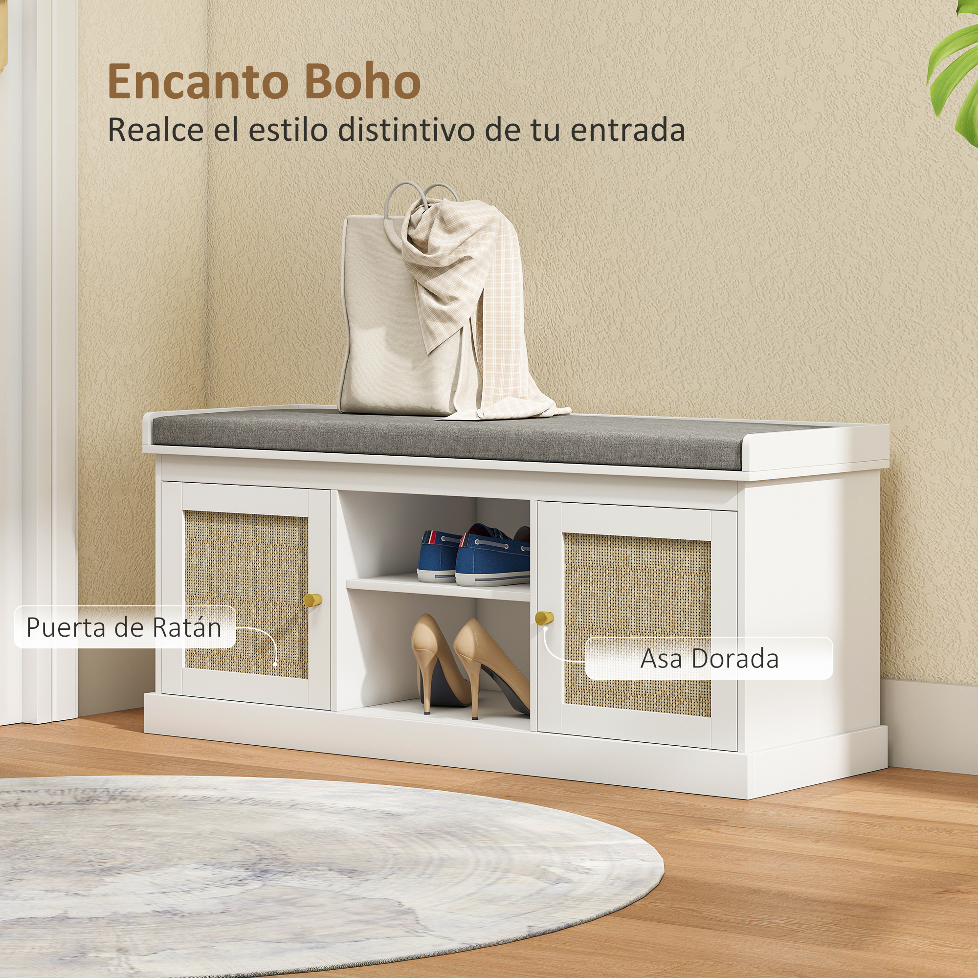 Zapatero blanco con banco, puertas de ratán, tiradores dorados y zapatos dentro.
