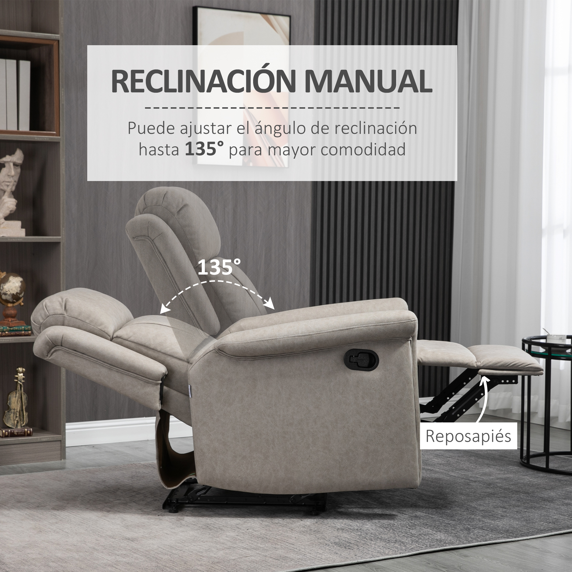 Un sillón beige reclinado 135 grados con reposapiés extendido.