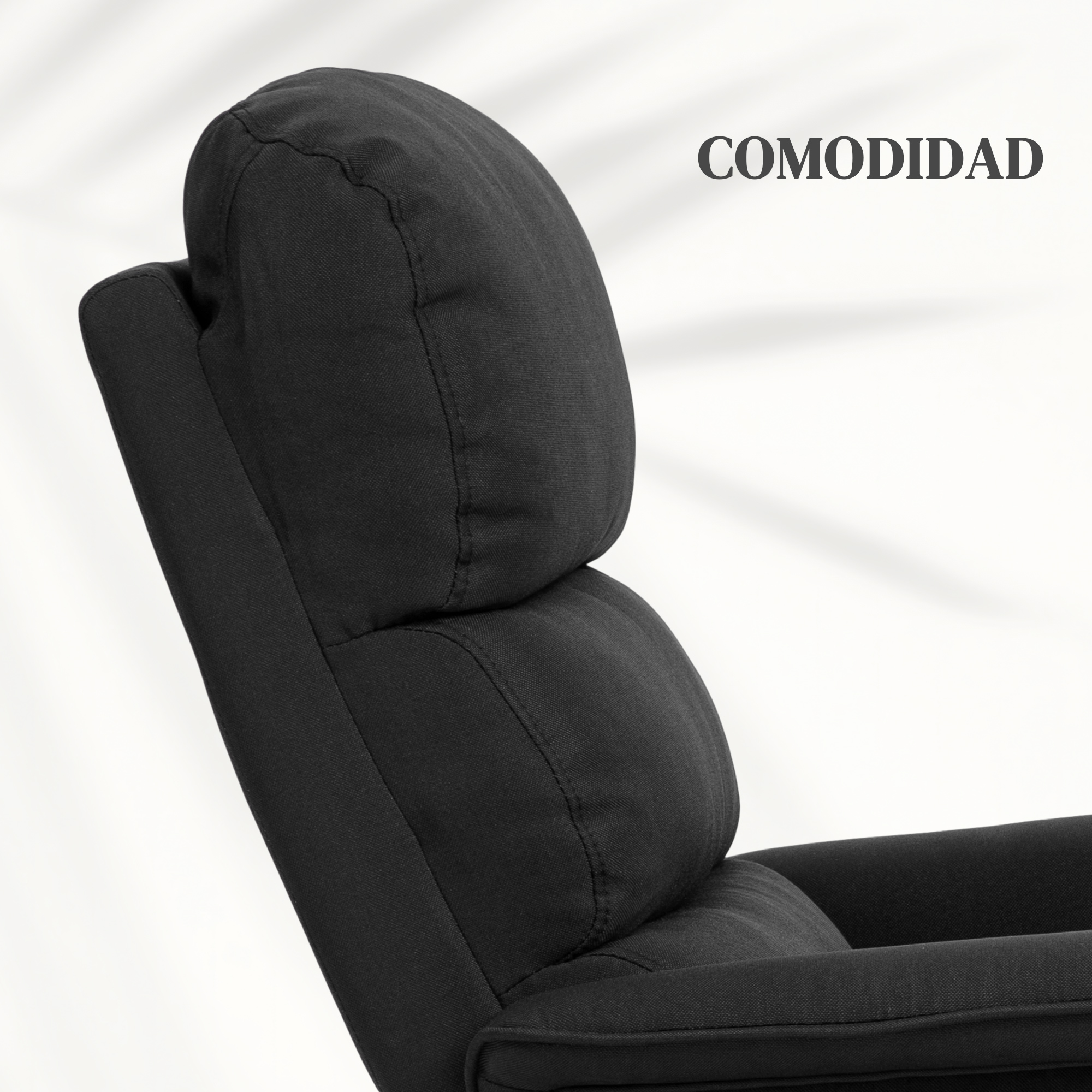 Un sillón tapizado oscuro con reposacabezas ajustable. "COMIDIDAD" escrito arriba a la derecha.