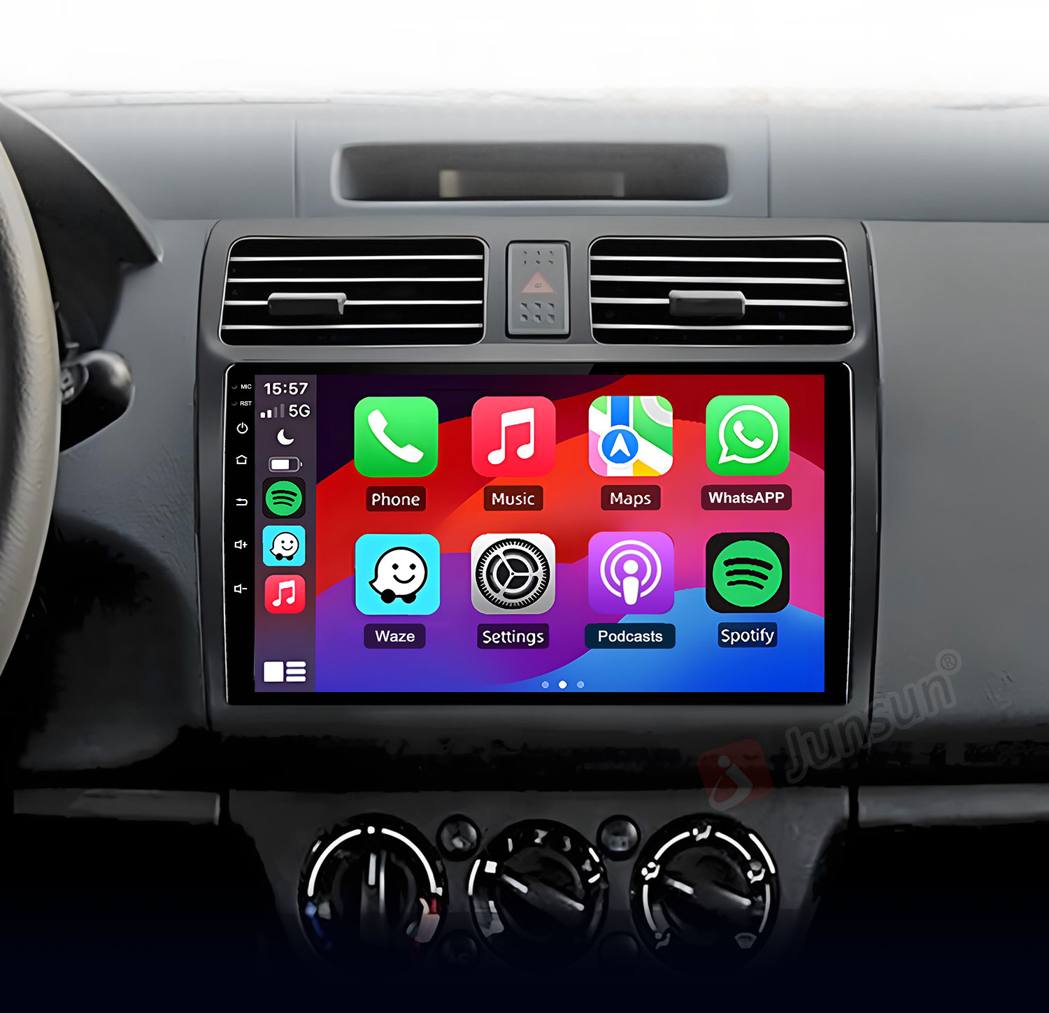 Ein Auto-Infotainment-Bildschirm zeigt App-Symbole für Telefon, Musik, Karten und WhatsApp.