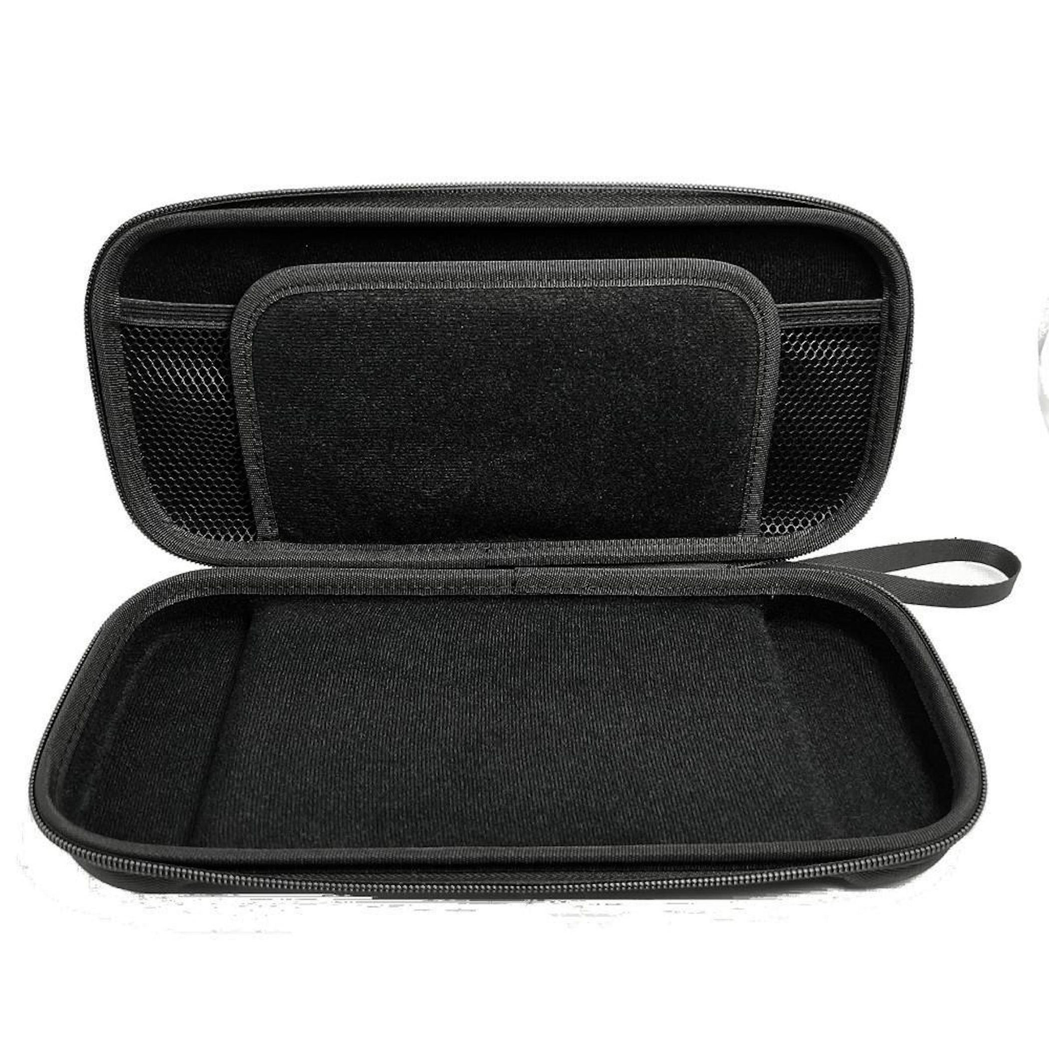 Ein offenes schwarzes Etui mit Netzfächern und einer Handschlaufe.