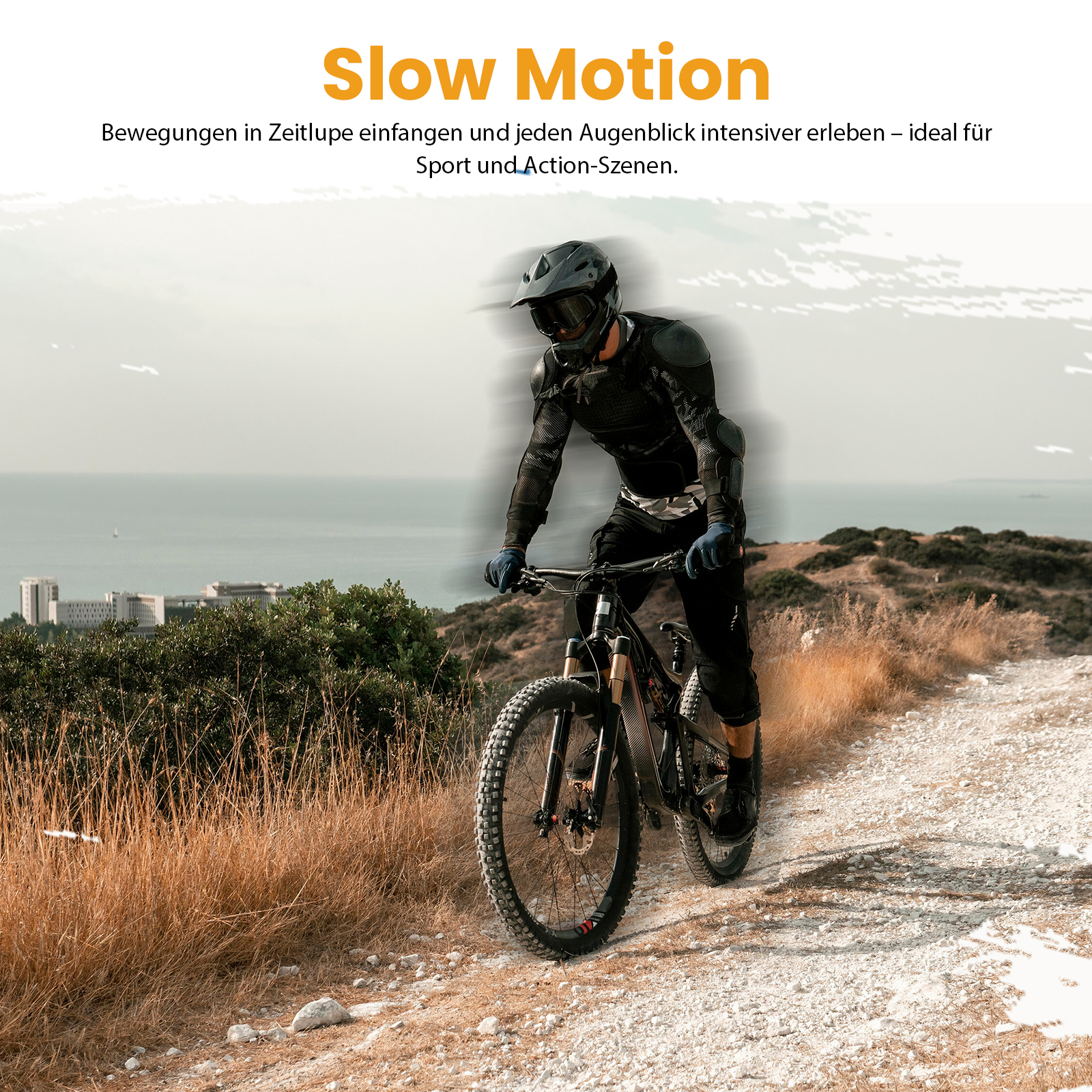 Ein Mountainbiker fährt auf einem Schotterweg mit Blick auf das Meer.
