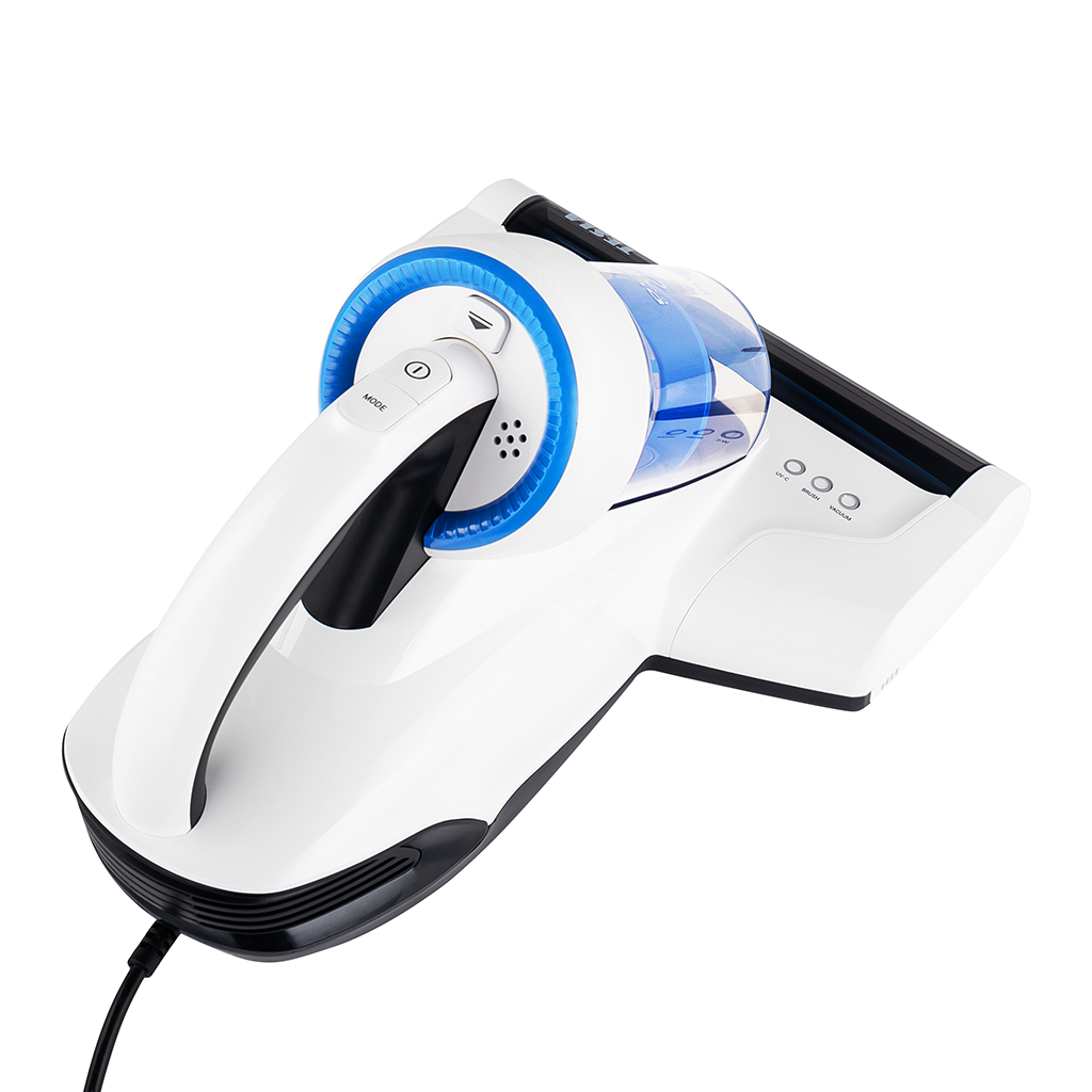Un aspirapolvere portatile bianco e blu con contenitore polvere trasparente e cavo.