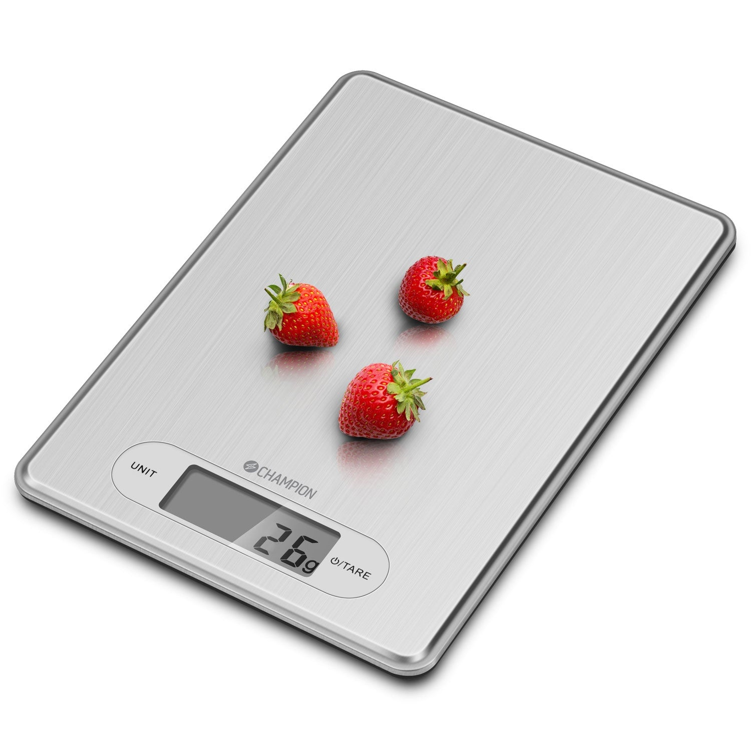 Een zilveren digitale keukenweegschaal toont 26g. Drie rode aardbeien op de weegschaal.