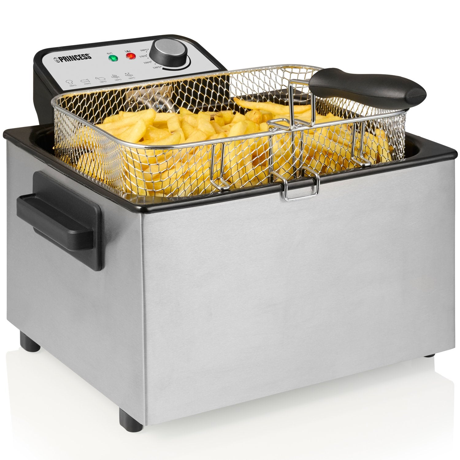 Een zilveren frituurpan met een volle gouden mand met friet.