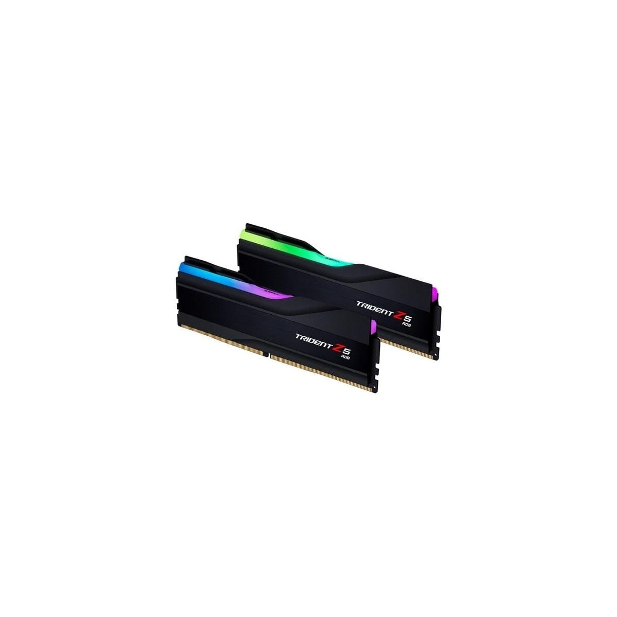 Beyaz arka plan üzerinde renkli LED aydınlatmalı iki siyah Trident Z5 RGB RAM.