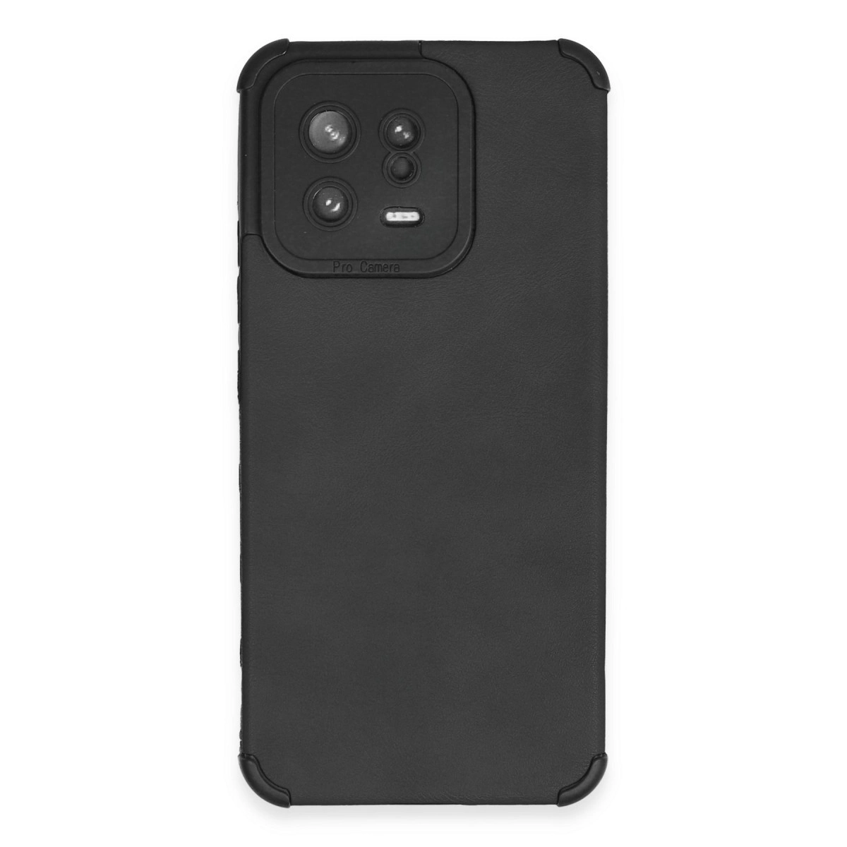 Dörtlü kamera kurulumuna ve 'Pro Camera' yazısına sahip siyah telefon kılıfı.