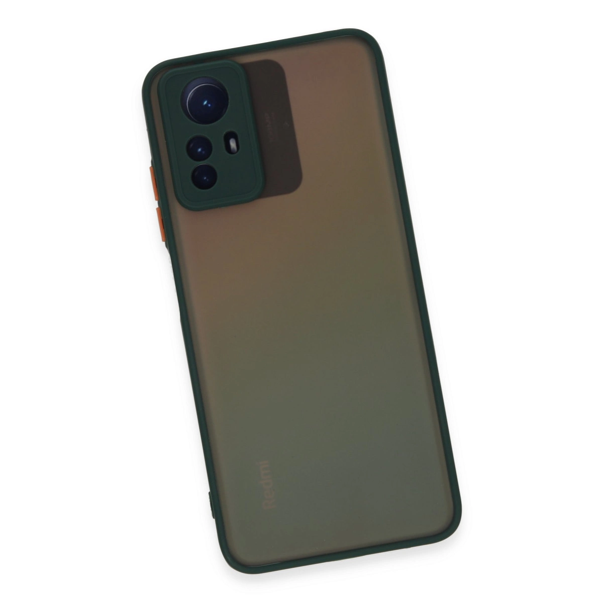 Yeşil kameralı koyu, yarı saydam telefon kılıfının arkası.
